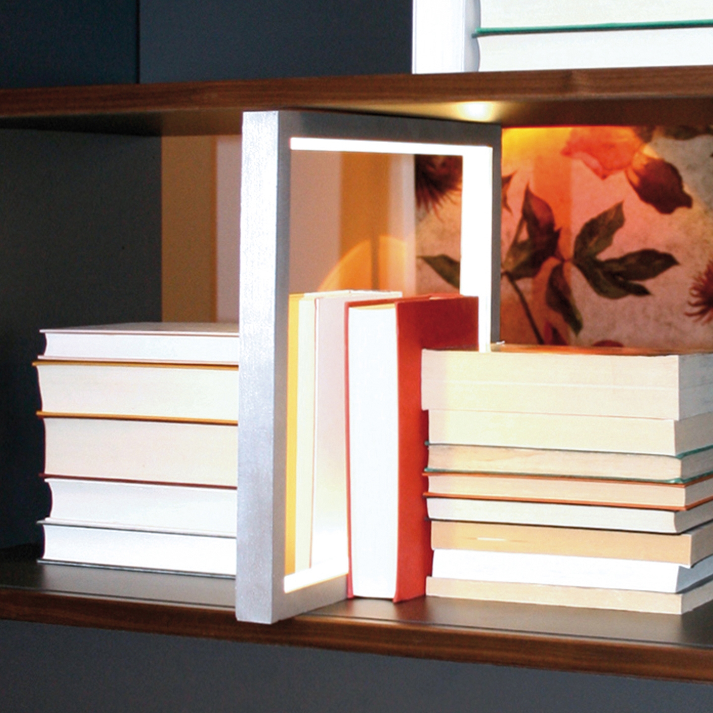 Mostra il prodotto QR Shelf | QRL Shelf lamp del produttore OLIVER CONRAD