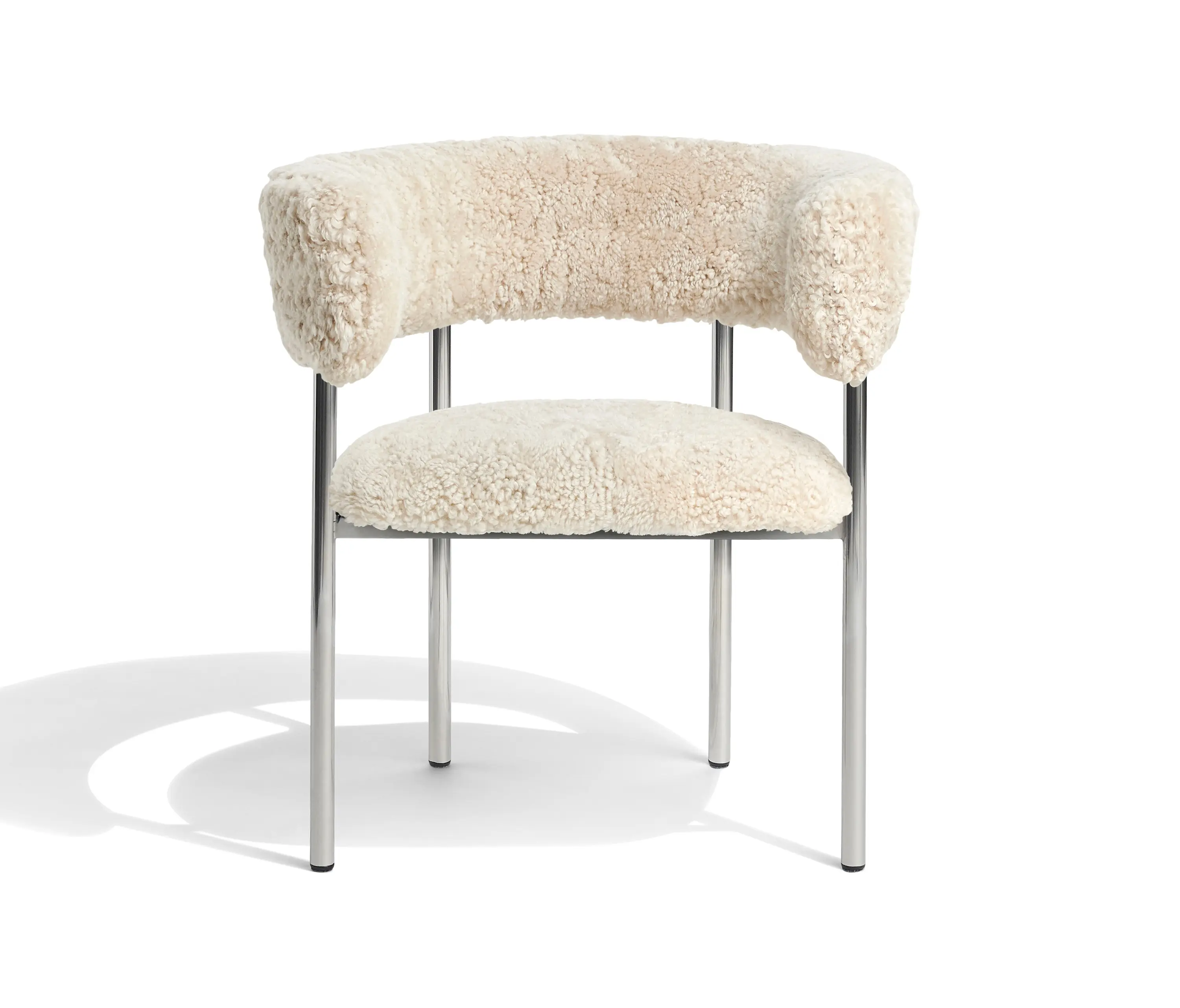 møbel copenhagen - Font regular dining armchair | oyster sheepskin