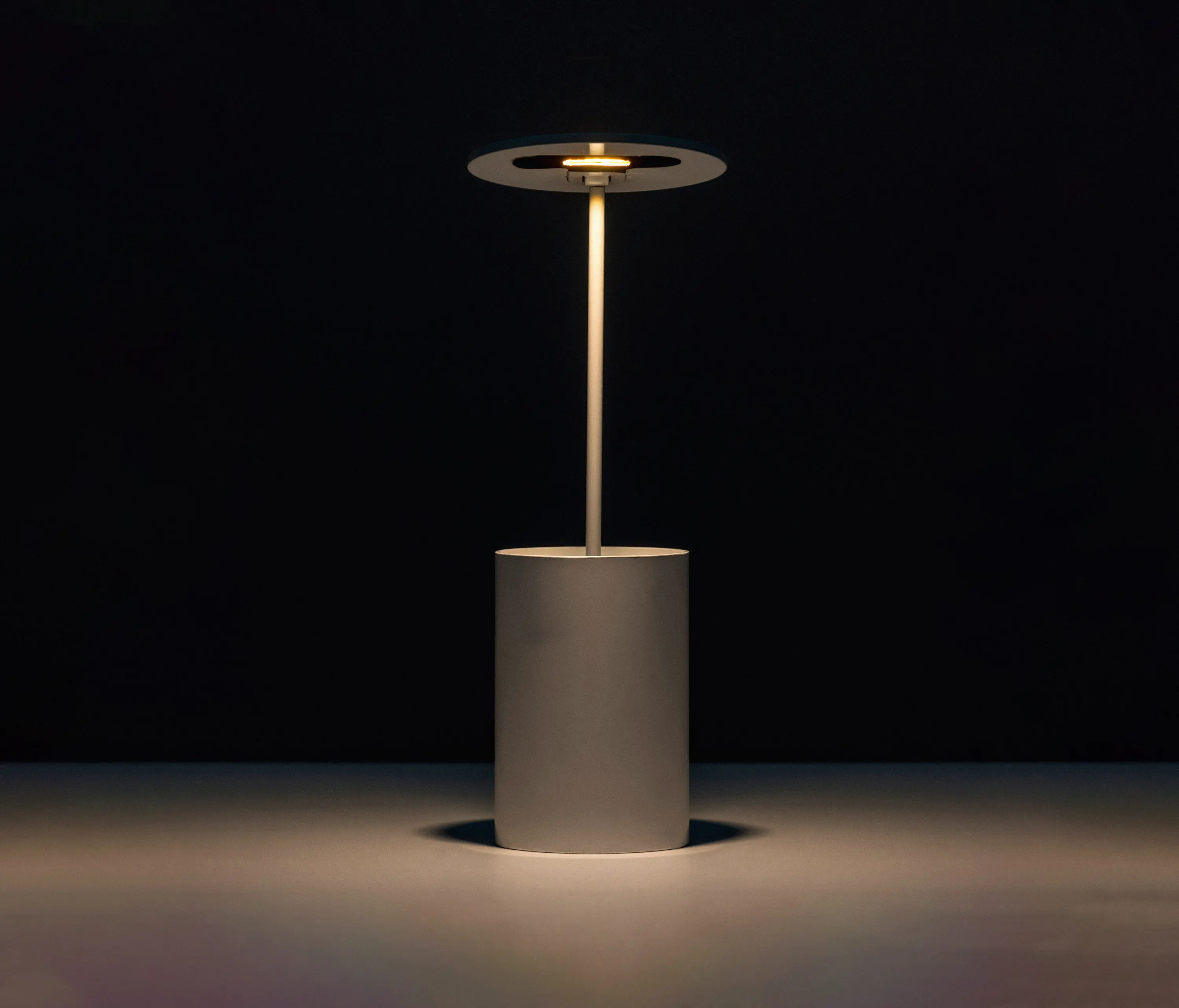 Formagenda - E.T. Table