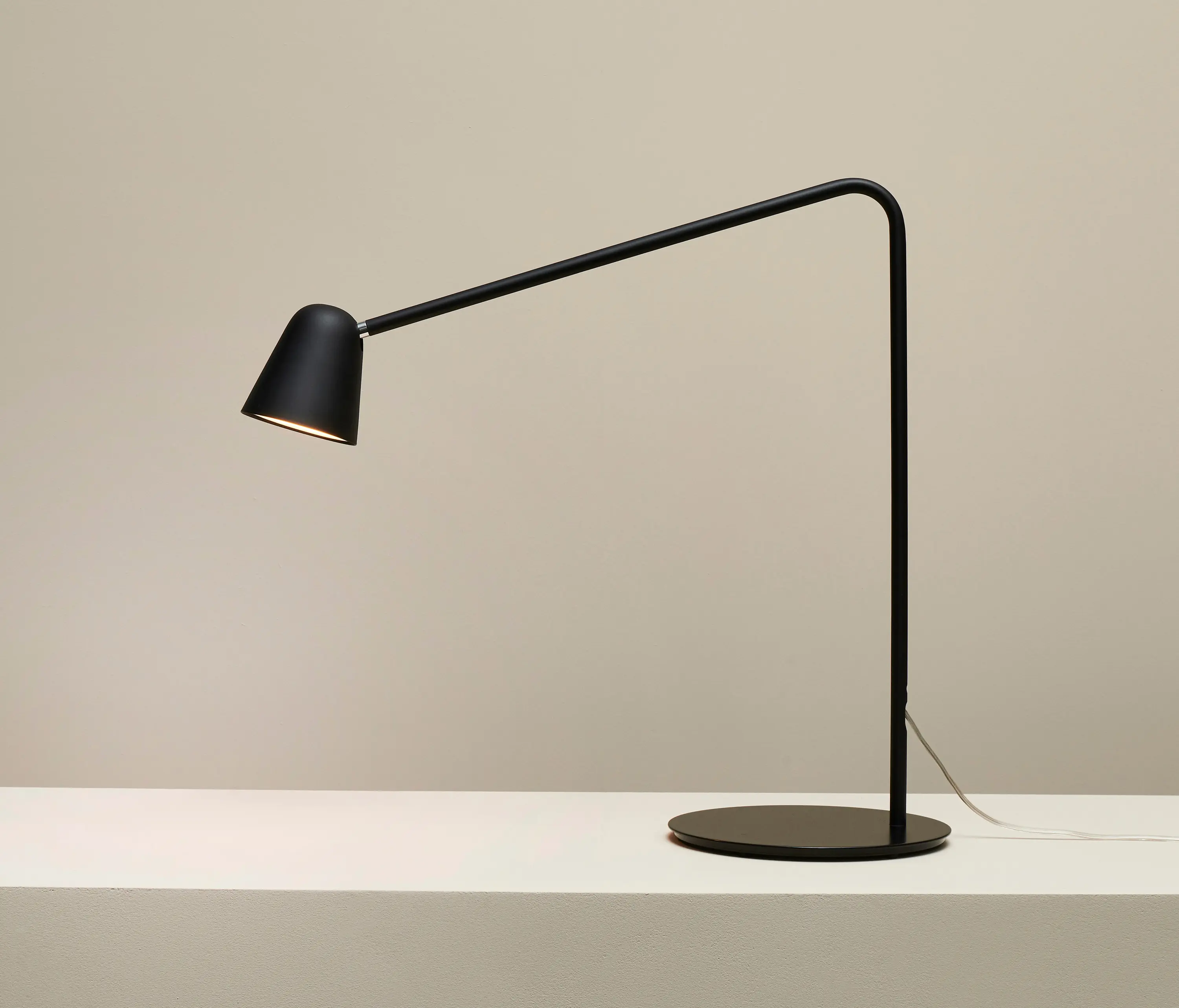Formagenda - Chaplin Table