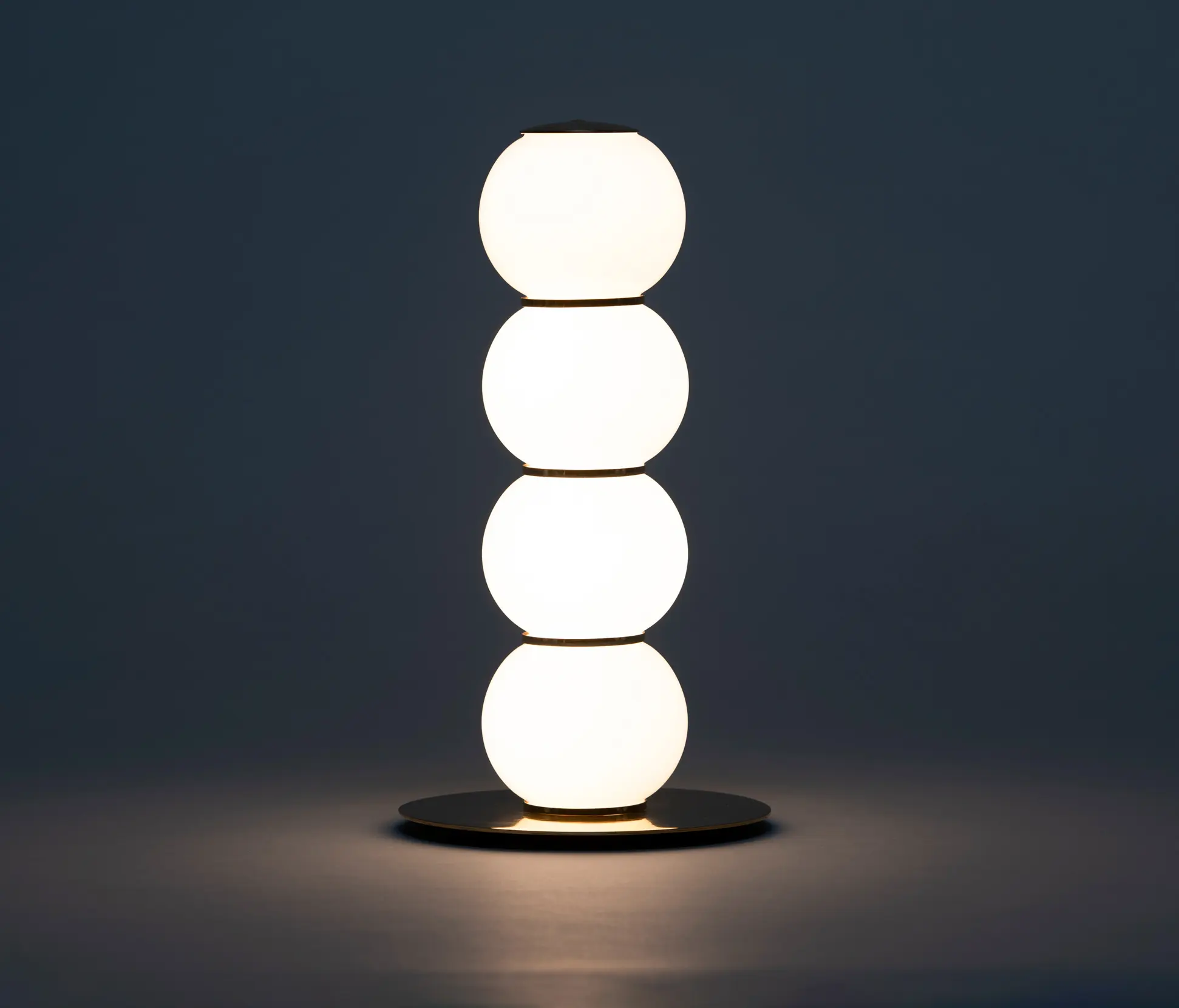 Formagenda - Pearls Table