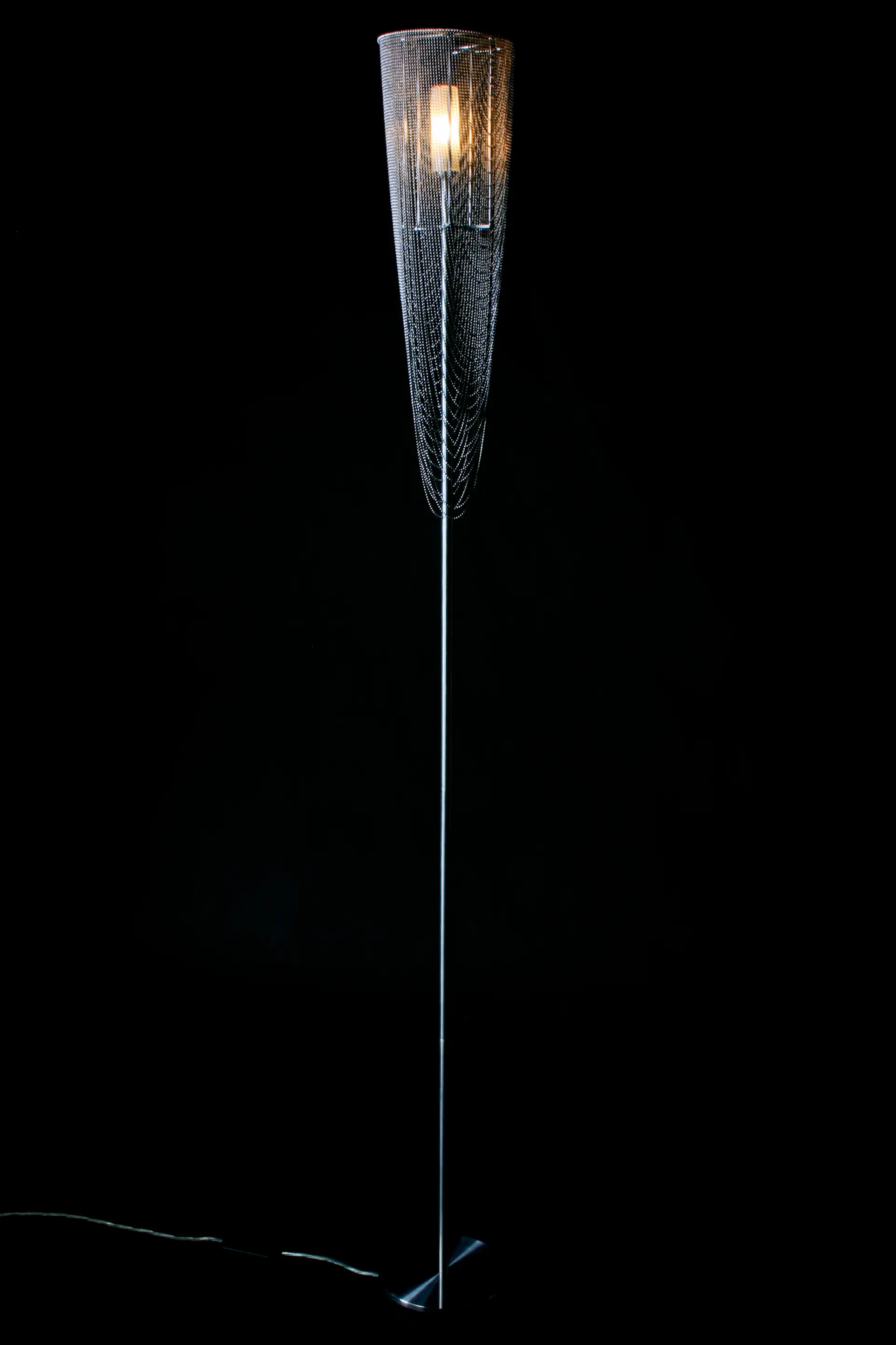 Willowlamp - Circular Pod 150 Standing Lamp