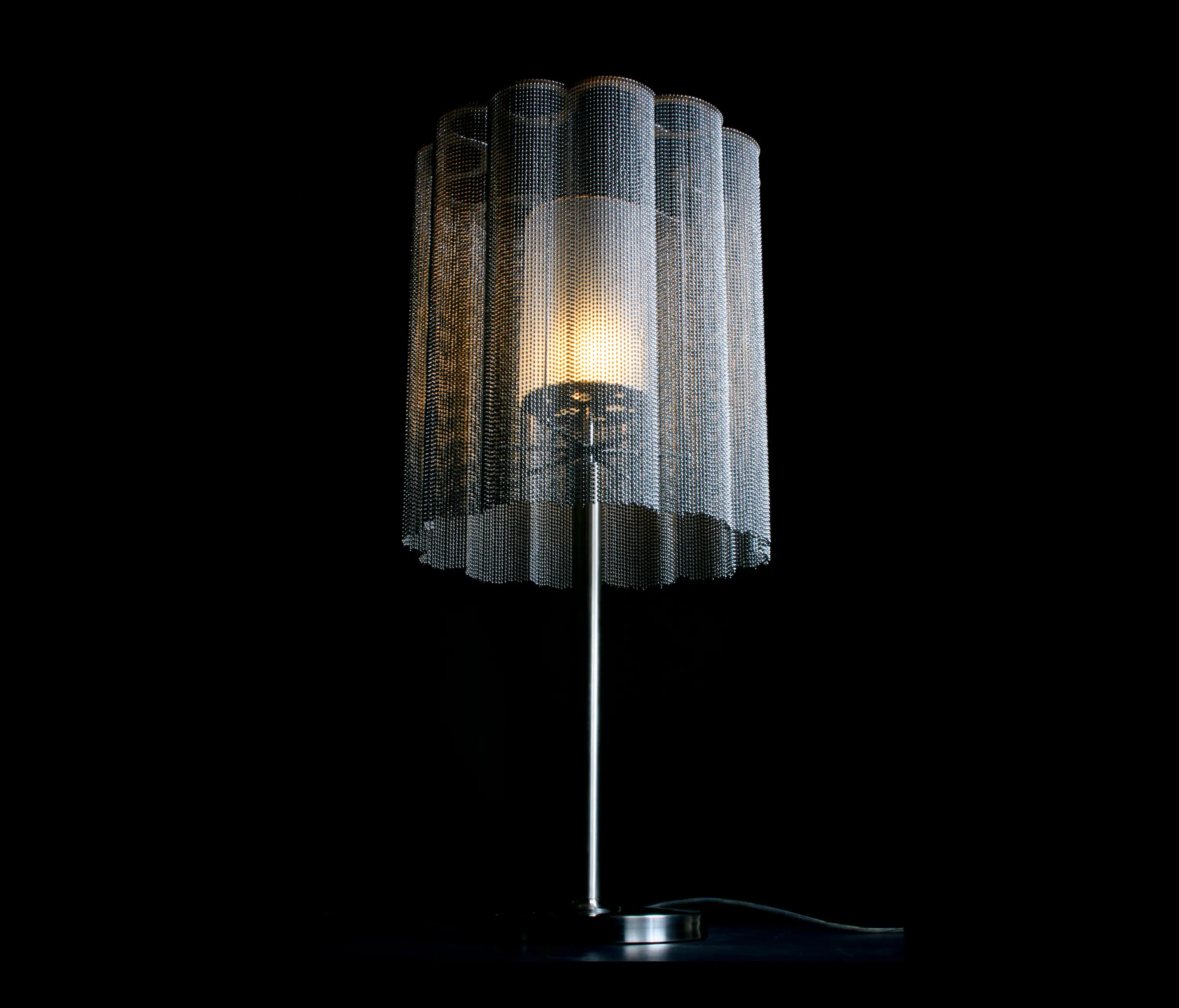 Willowlamp - Scalloped Cropped 400 Table Lamp