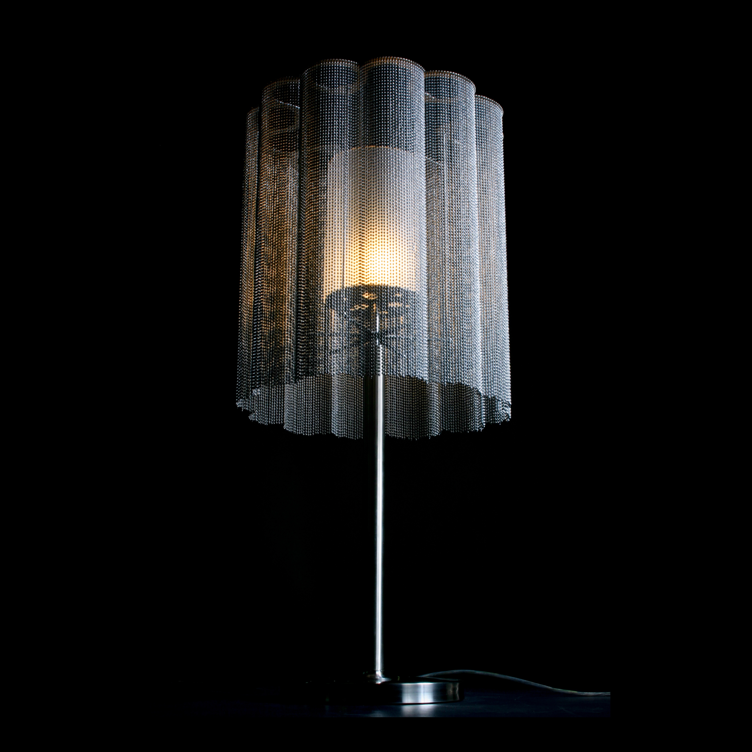 Produkt Scalloped Cropped 400 Table Lamp des Herstellers Willowlamp anzeigen
