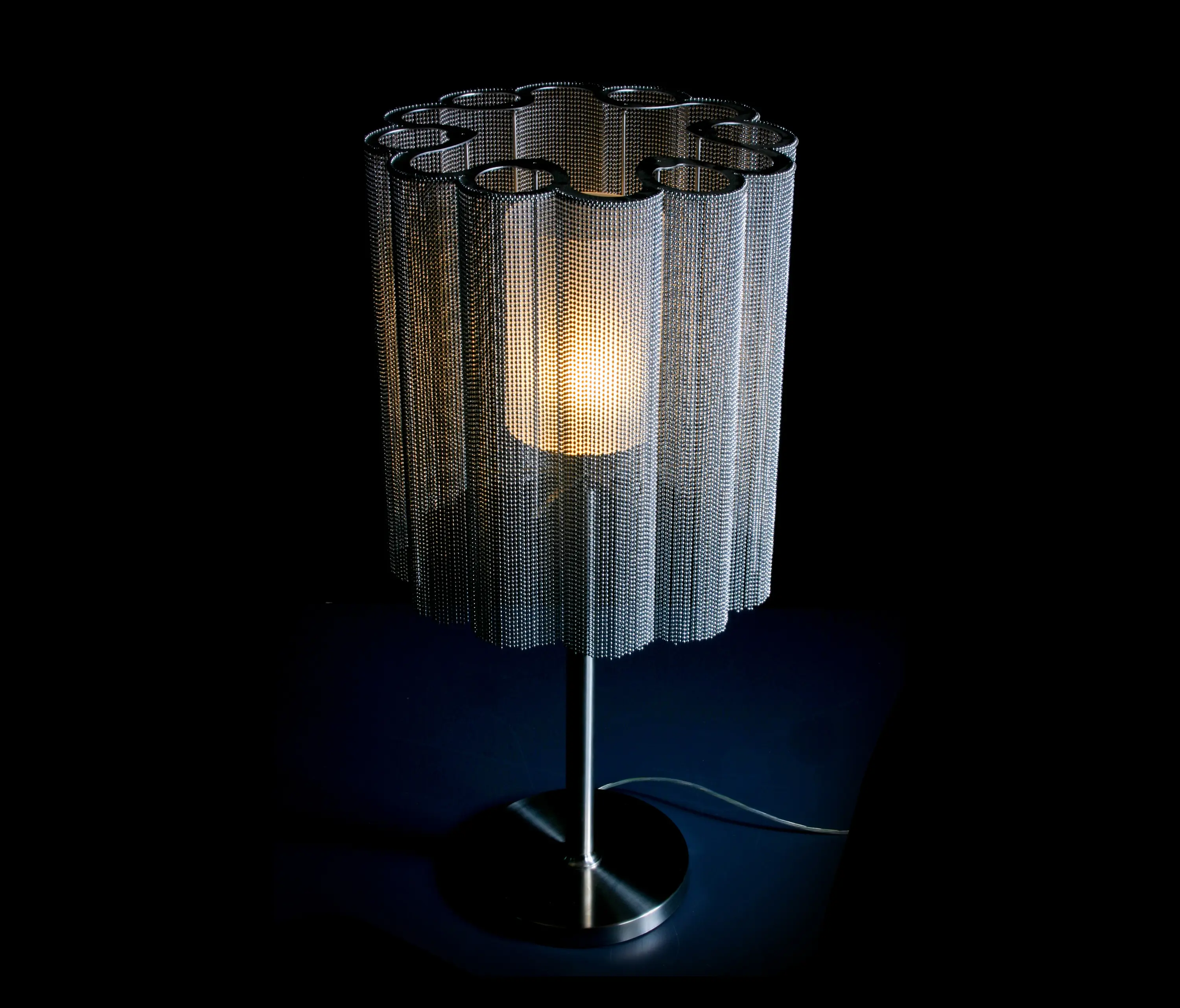 Willowlamp - Scalloped Cropped 400 Table Lamp