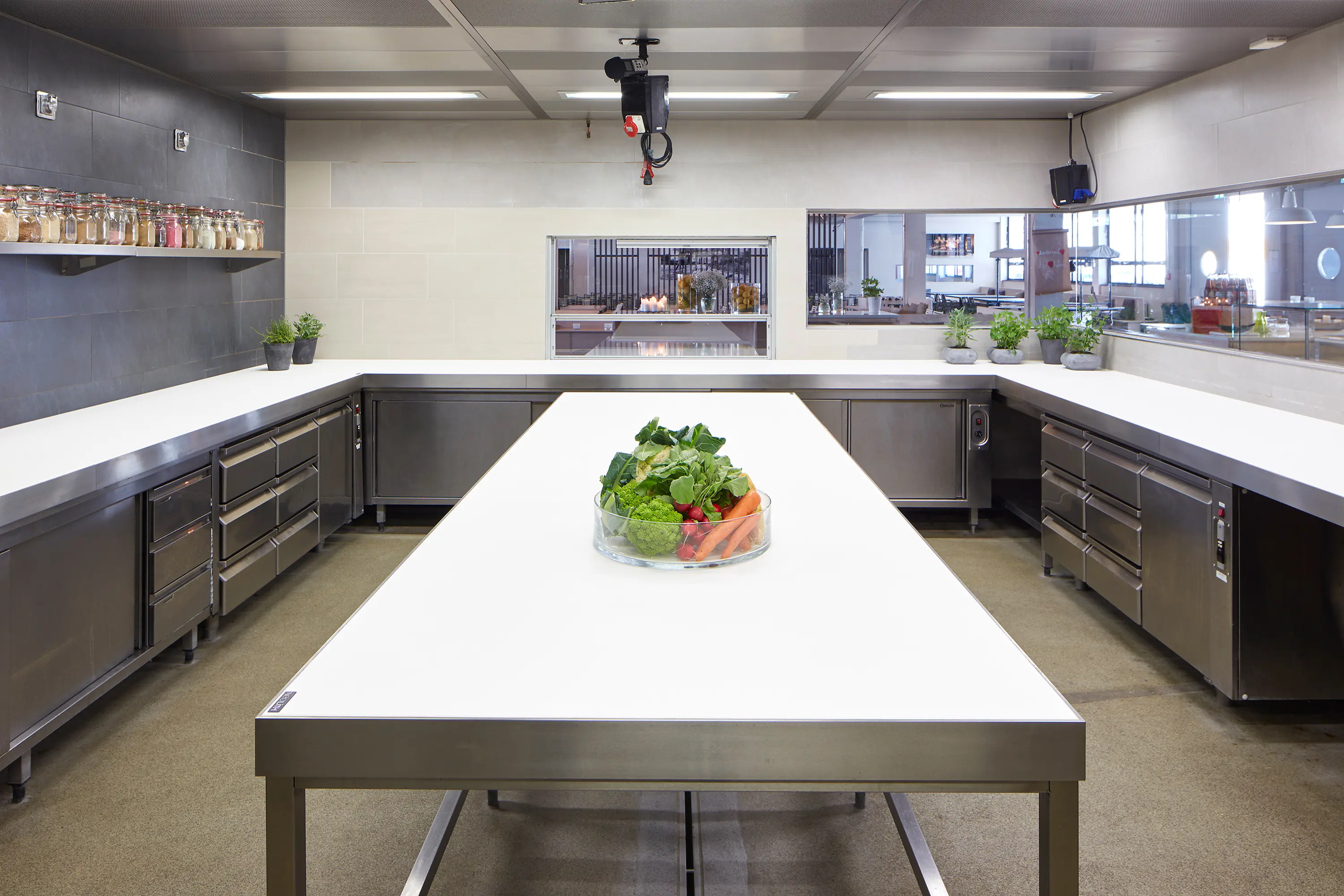 Rosskopf + Partner - Neolith | Surface for show kitchen Kutchiin