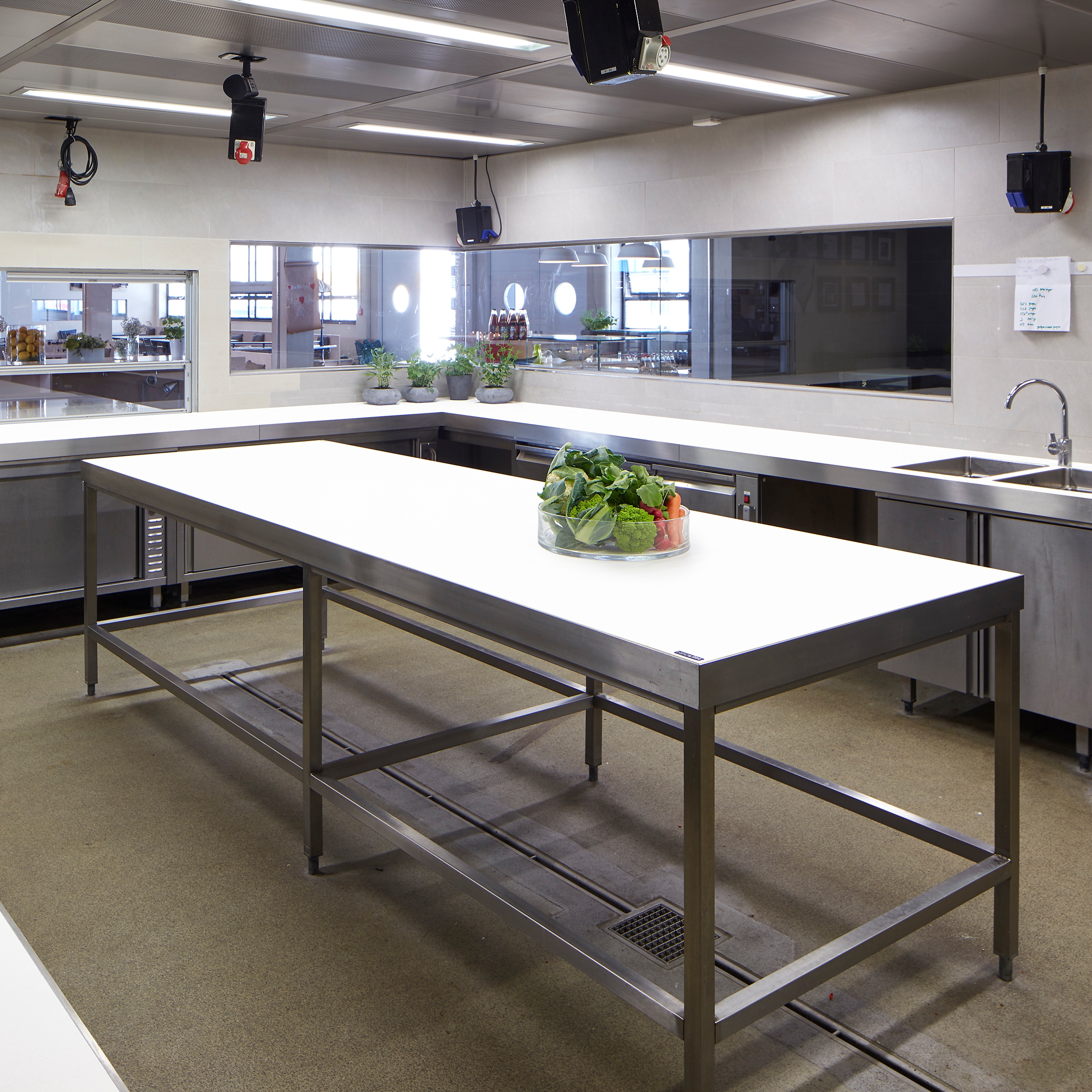 Mostra il prodotto Neolith | Surface for show kitchen Kutchiin del produttore Rosskopf + Partner