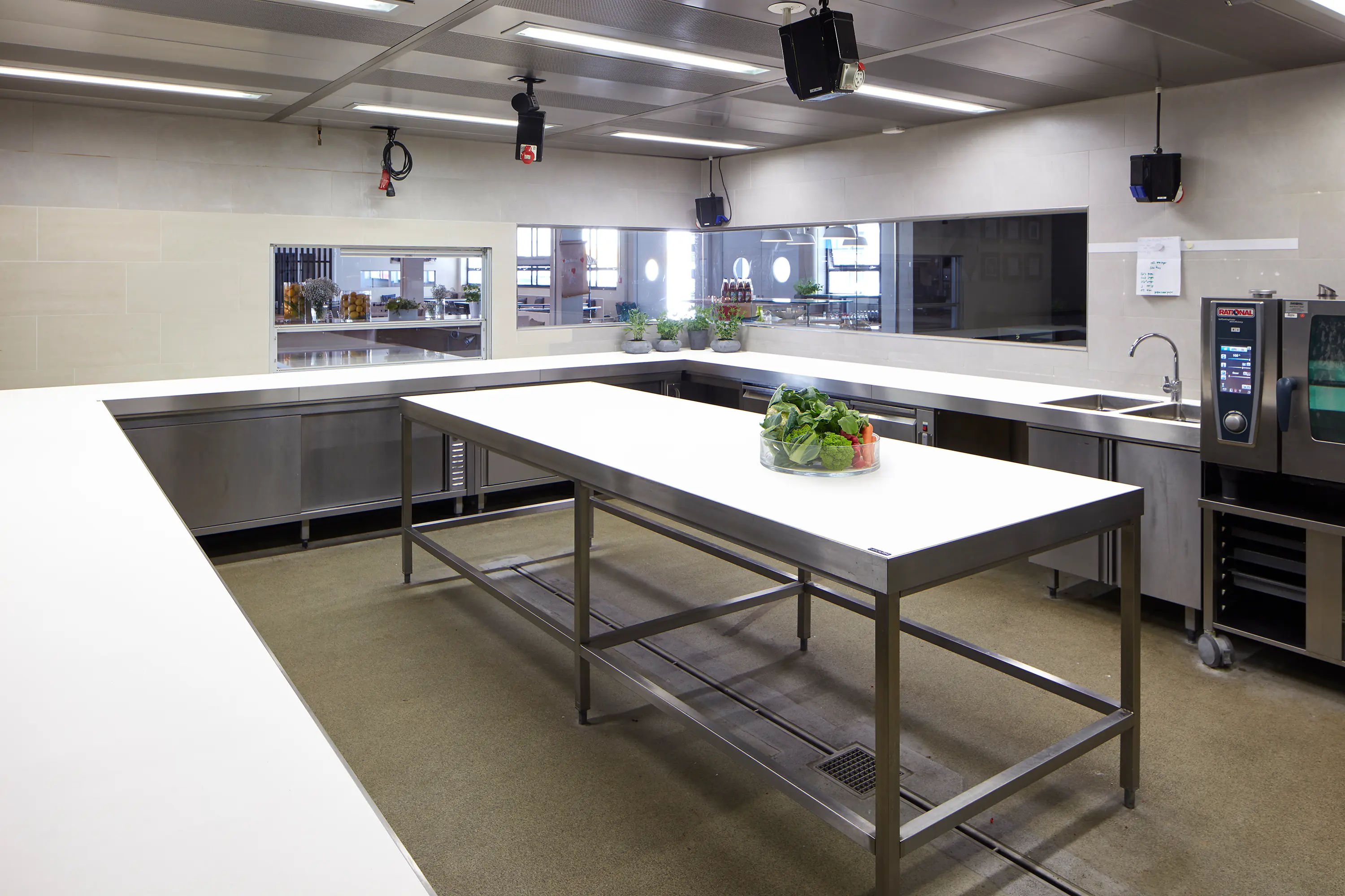 Rosskopf + Partner - Neolith | Surface for show kitchen Kutchiin