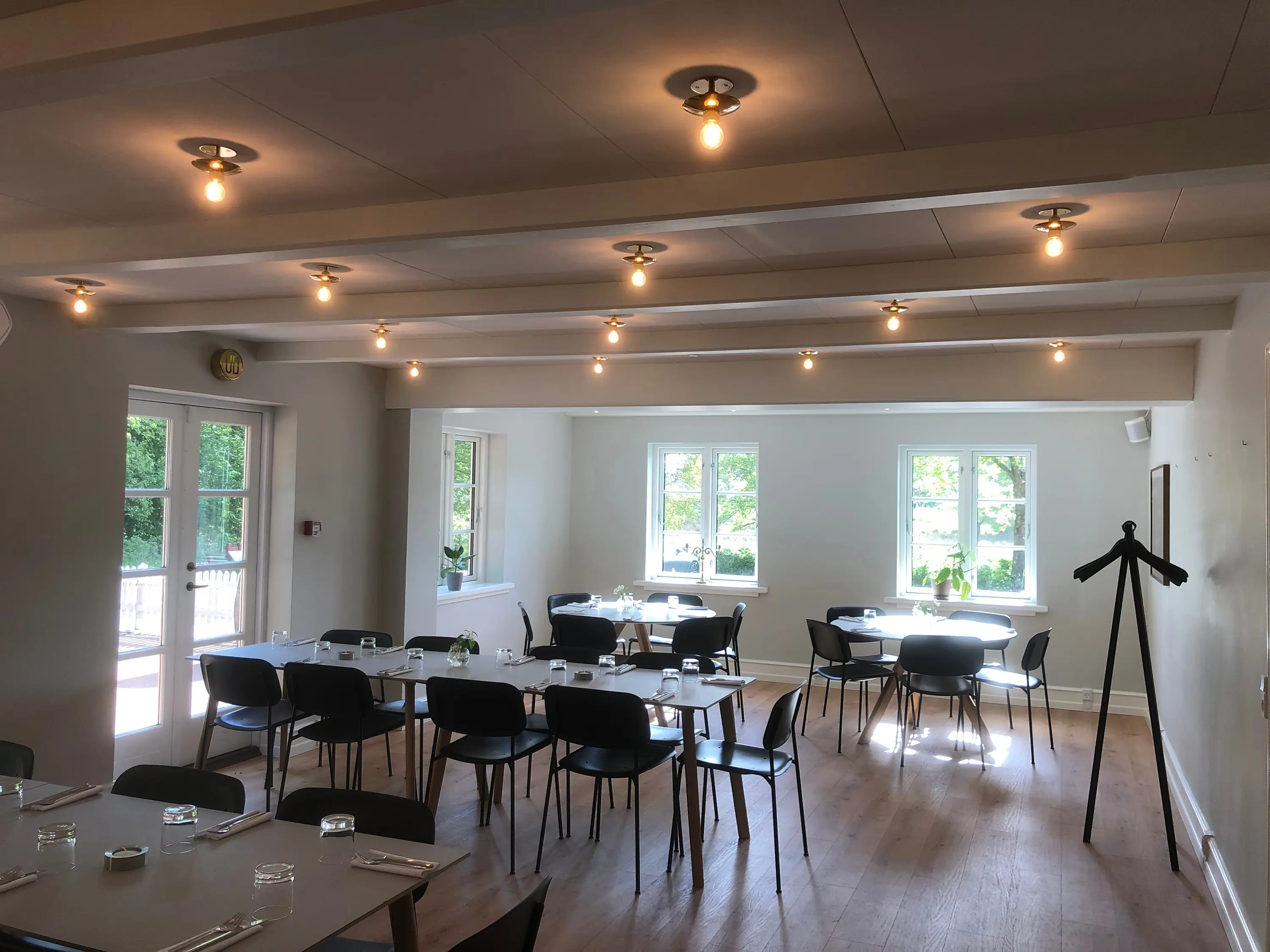 Okholm Lighting - SCAN ceiling luminaire with arc shade