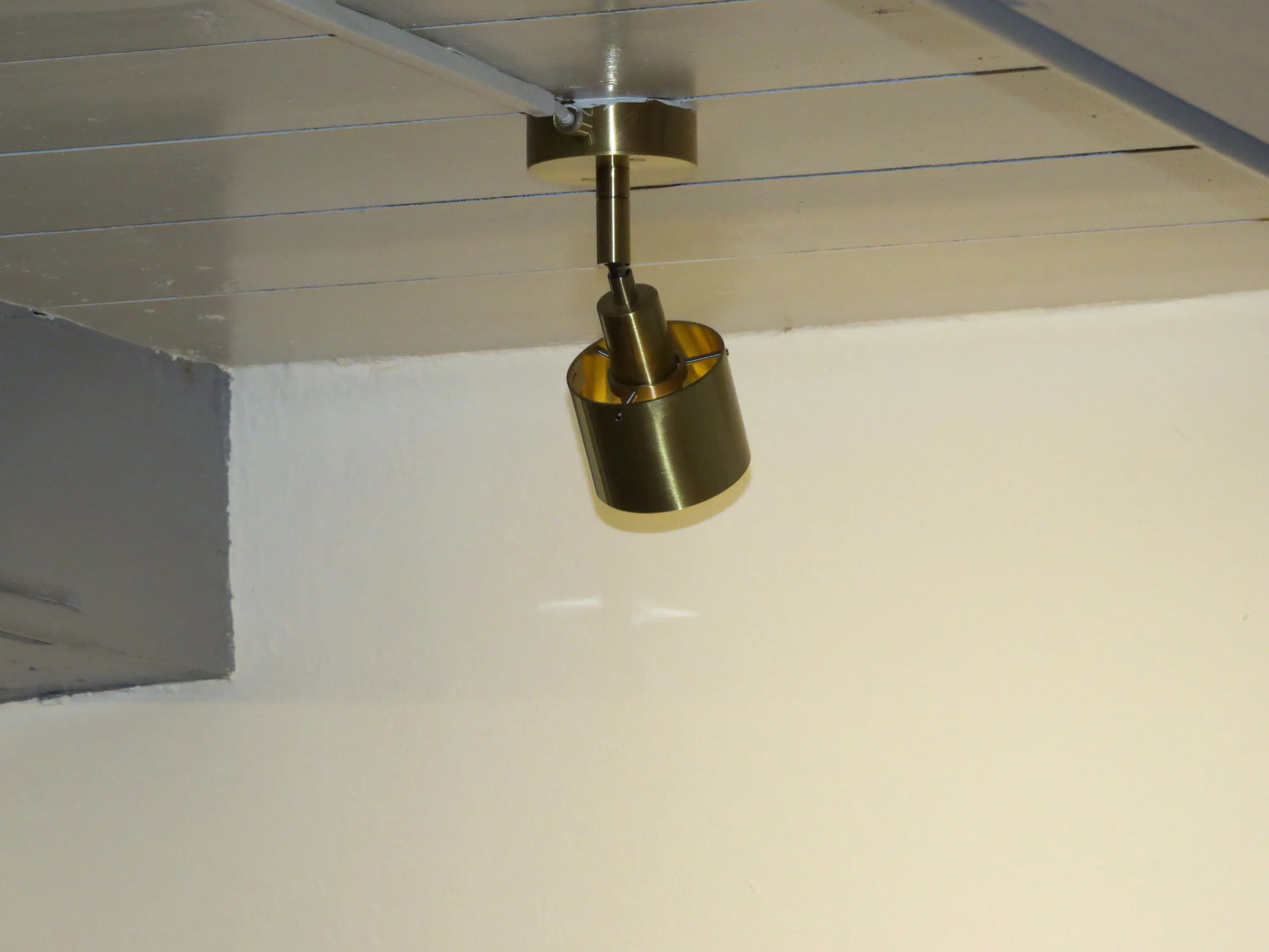 Okholm Lighting - DYBBØL ceiling luminaire with kip