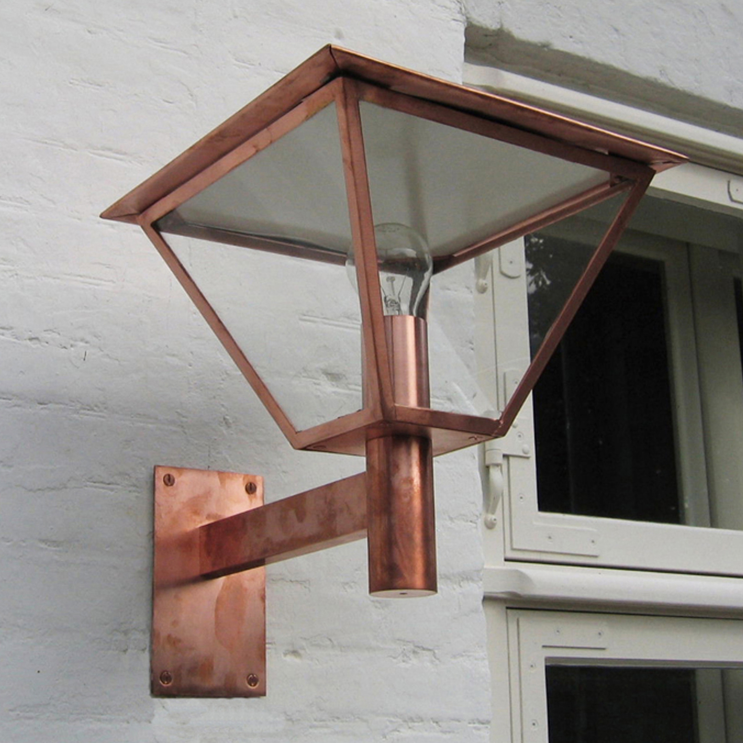 Mostra il prodotto SCHELENBORG wall lamp with arm del produttore Okholm Lighting
