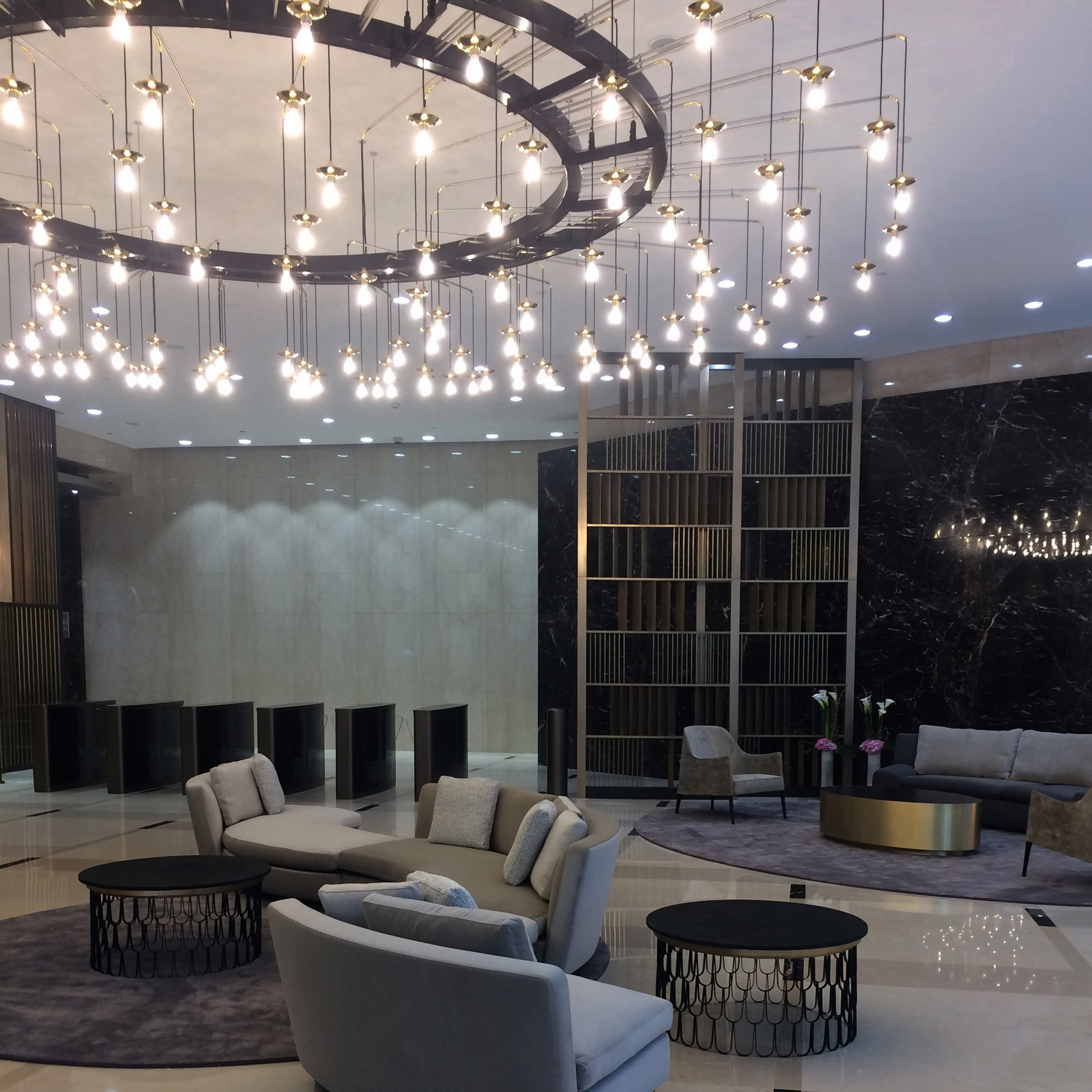Afficher le produit 9 Appold St. chandelier du fabricant Okholm Lighting