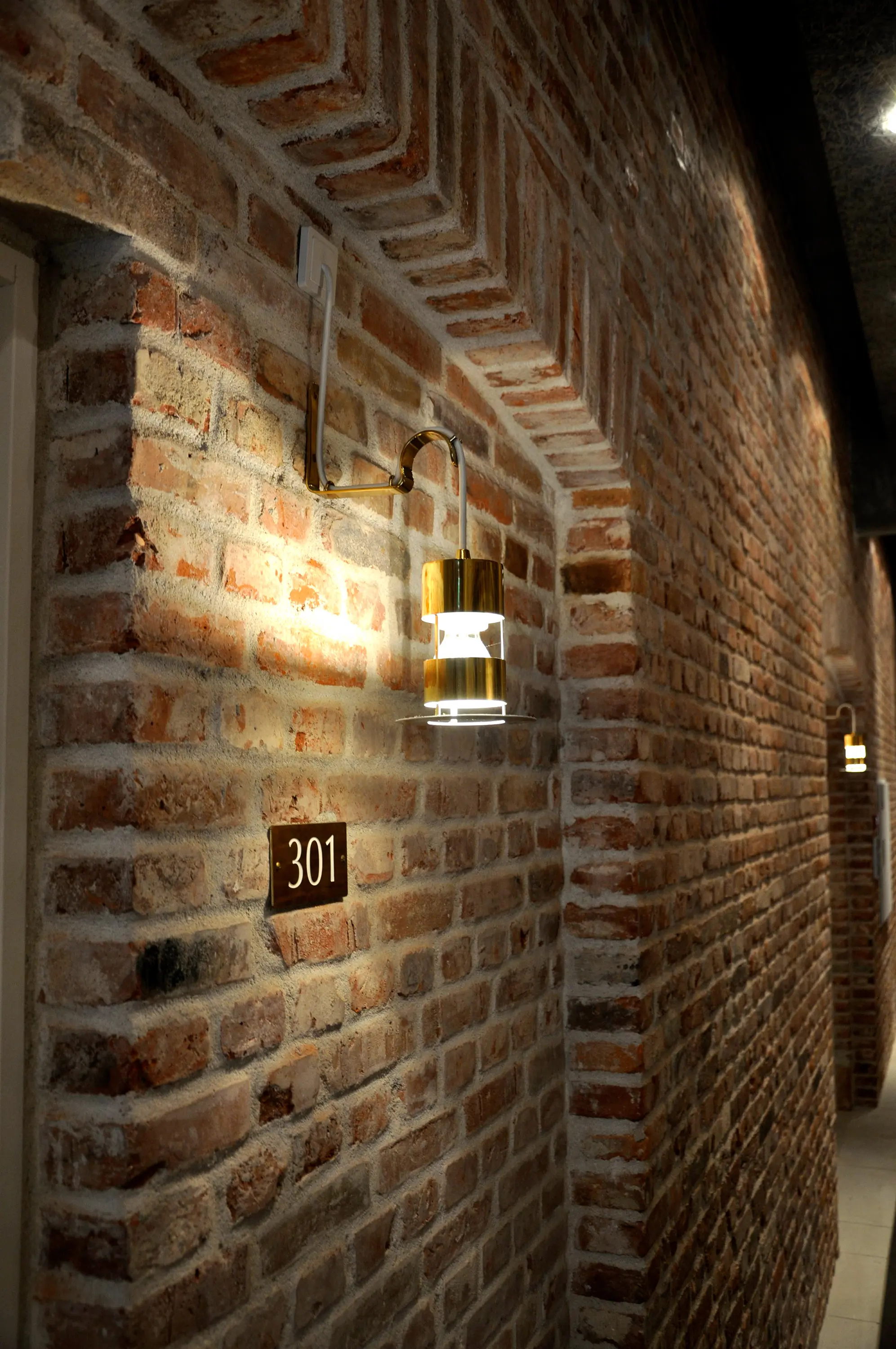 Okholm Lighting - TRINITATIS wall lamp
