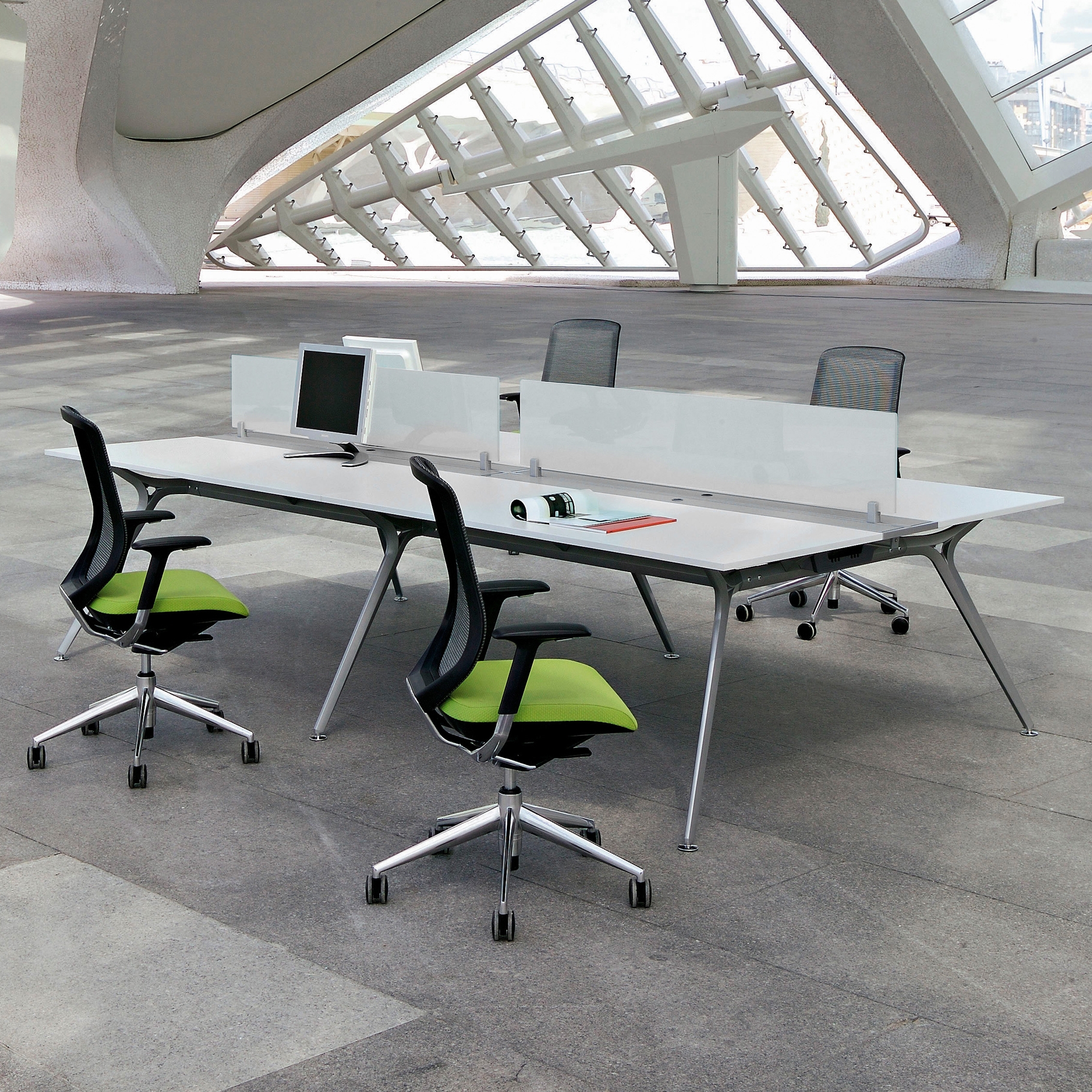 DESKS / WORKSTATIONS