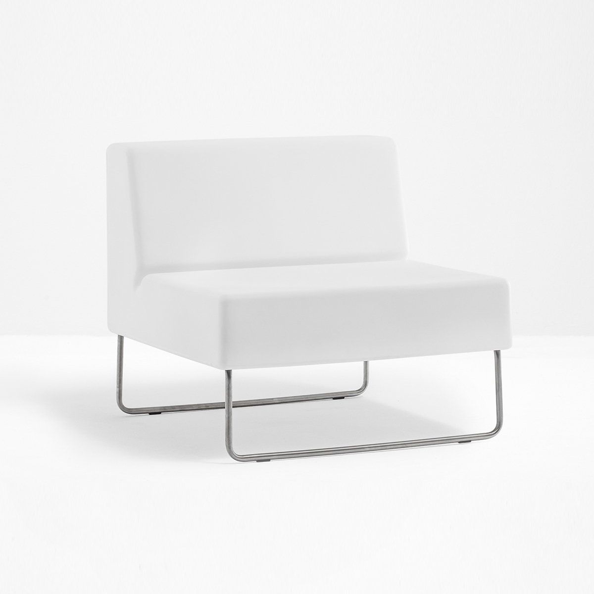 Host Lounge 790
