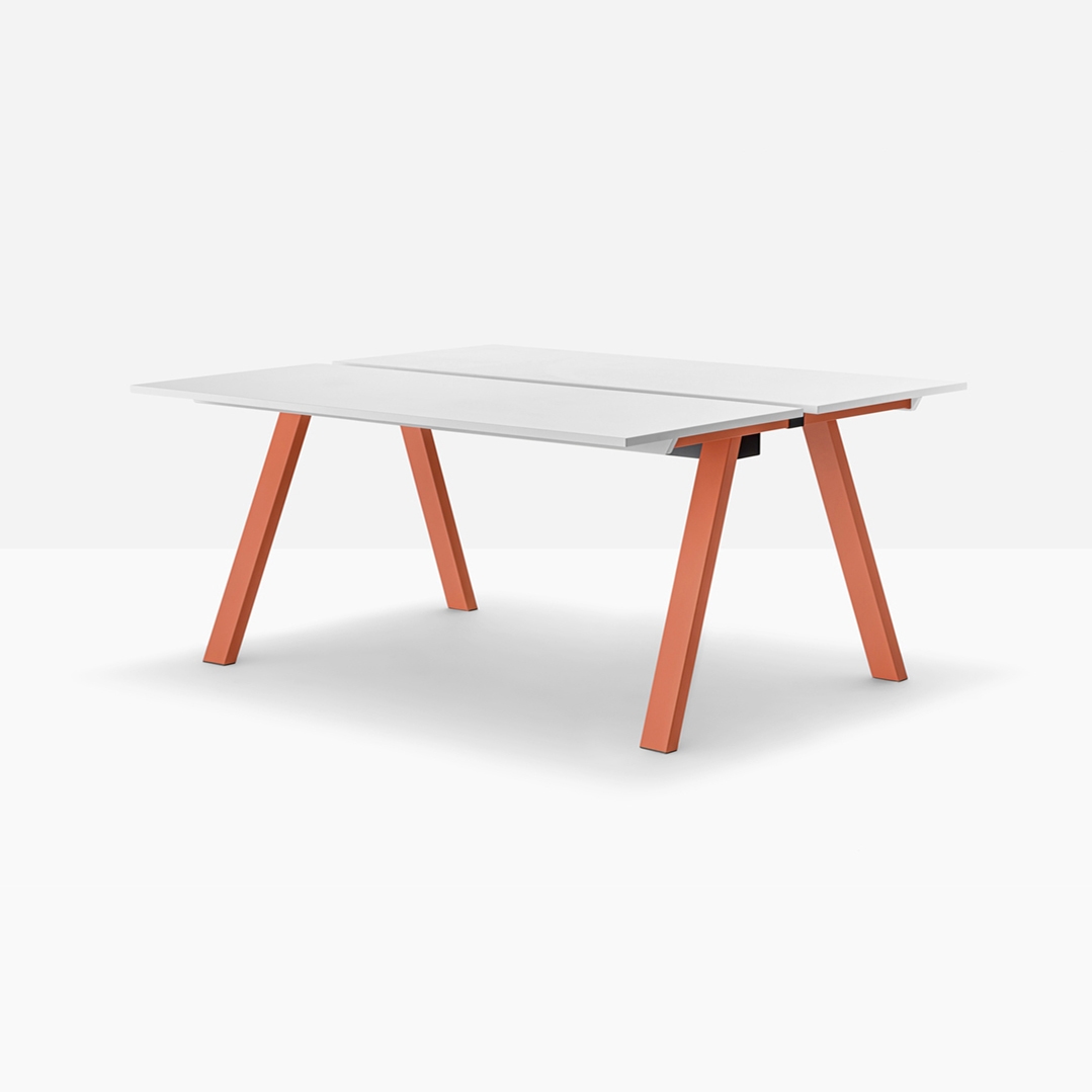 Display product Arki-Table Desk from manufacturer PEDRALI