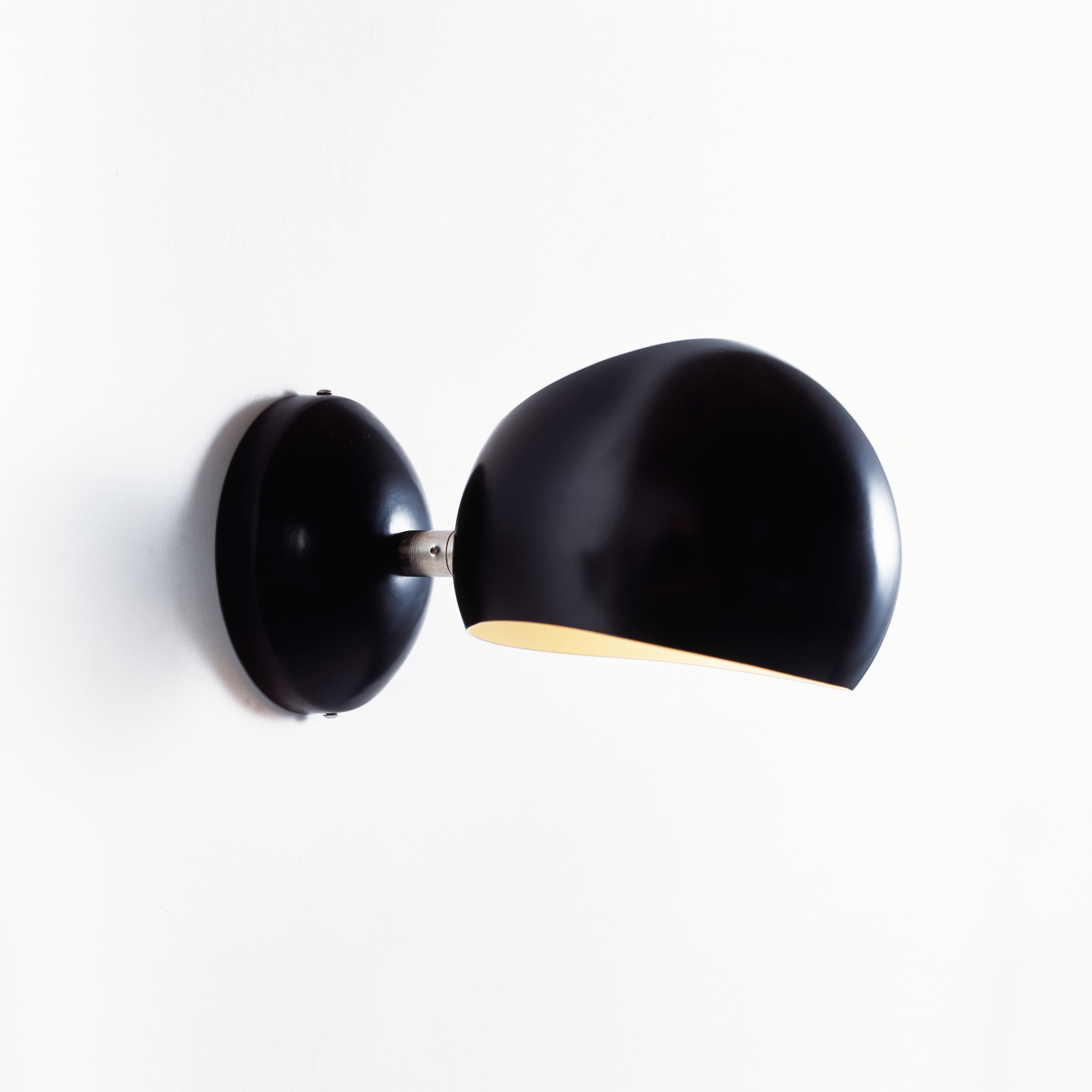 Vertoon produk Boi Sconce No 209 van vervaardiger David Weeks Studio
