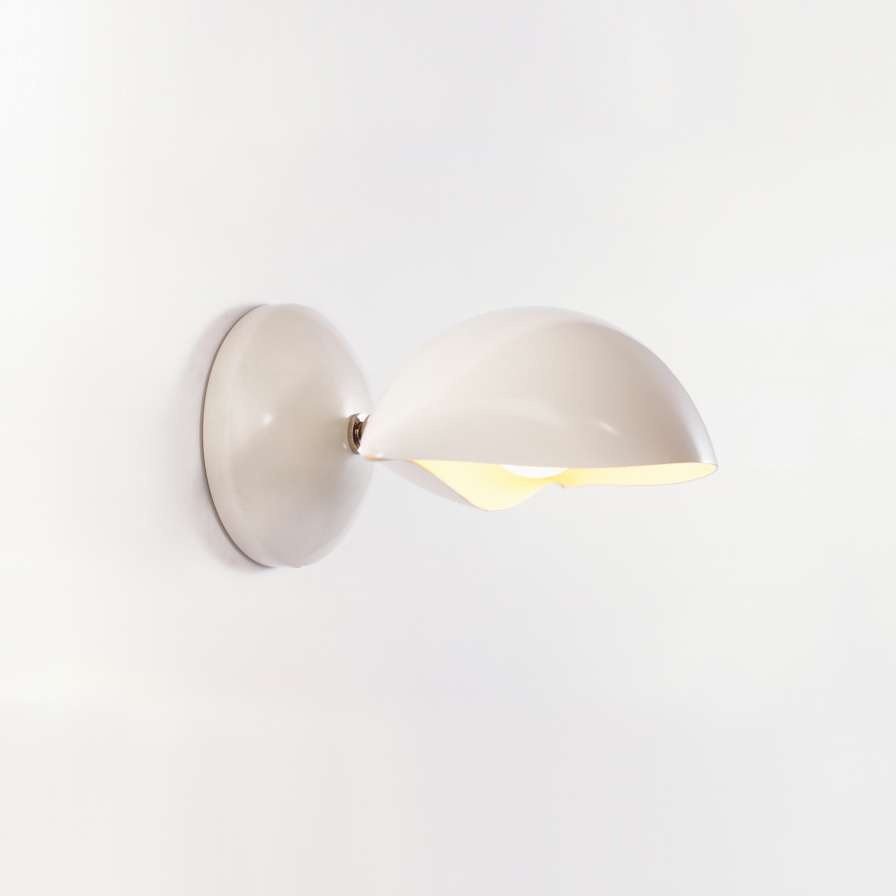 Vertoon produk Shell Sconce No 206 van vervaardiger David Weeks Studio
