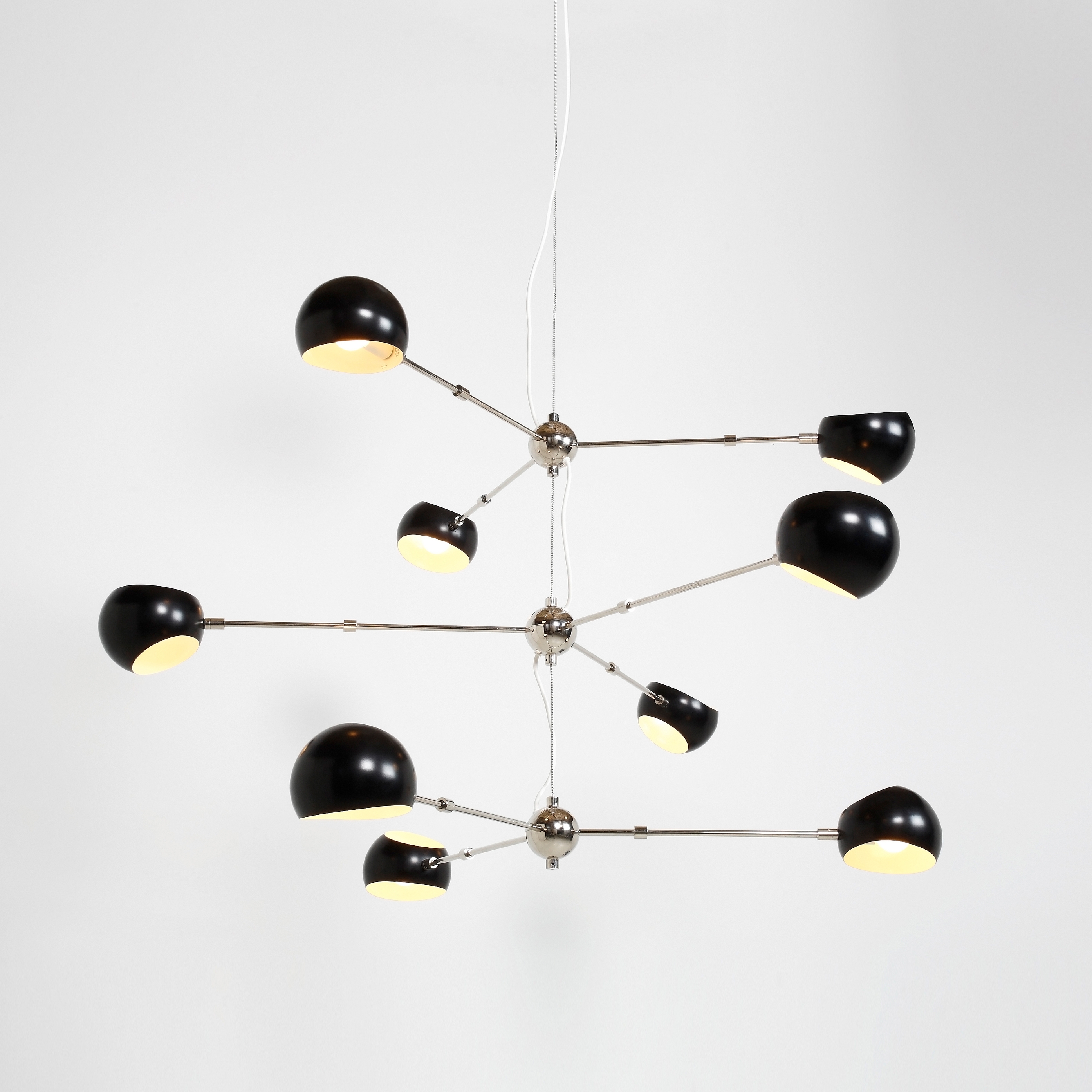 Vertoon produk Tri Boi Chandelier No 418 van vervaardiger David Weeks Studio