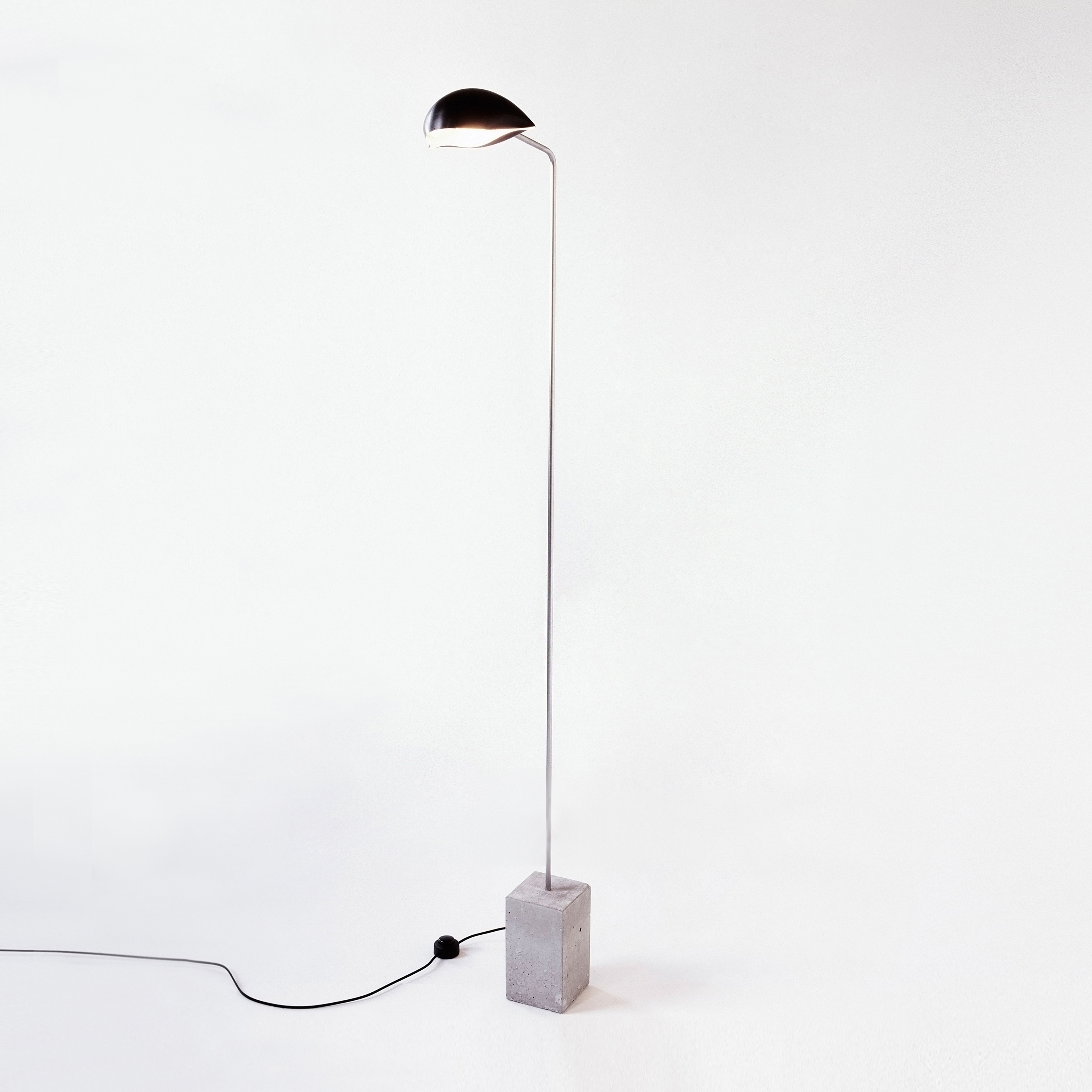 Vertoon produk Cement Standing Lamp No 307 van vervaardiger David Weeks Studio