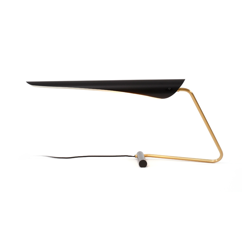 Vertoon produk Sarus Desk Lamp No 113 van vervaardiger David Weeks Studio