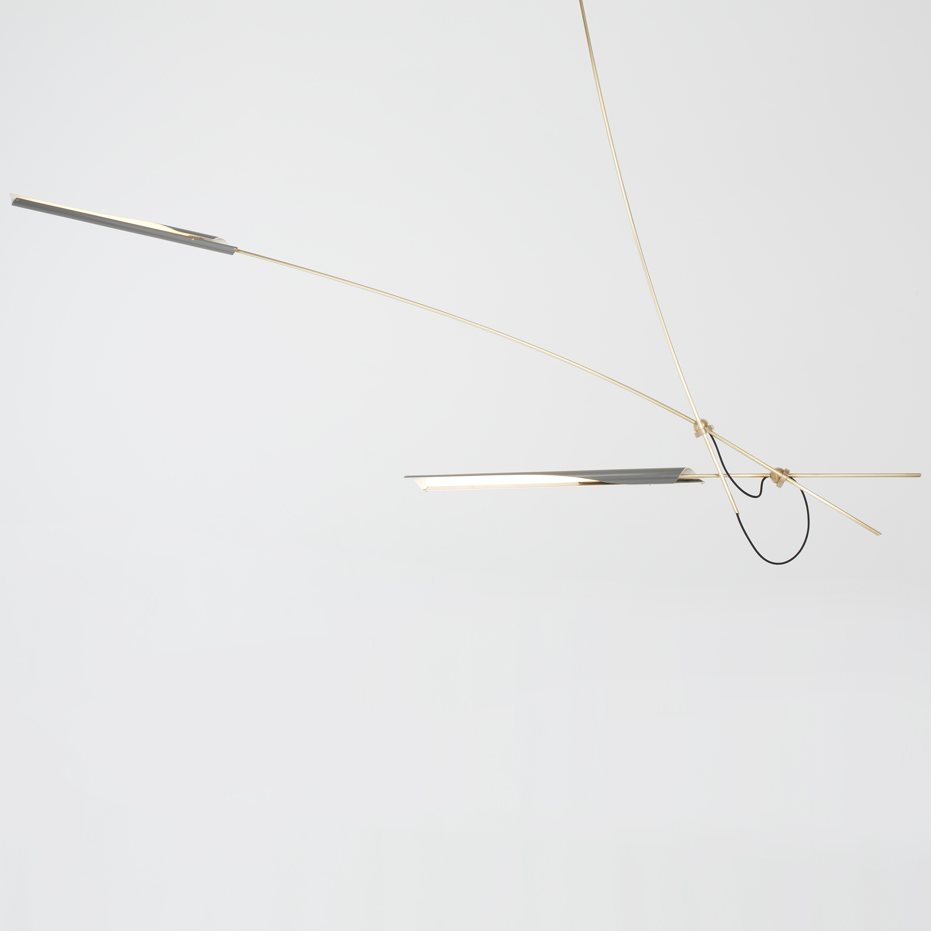 Vertoon produk Otto Two Arm Pendant No 444 van vervaardiger David Weeks Studio