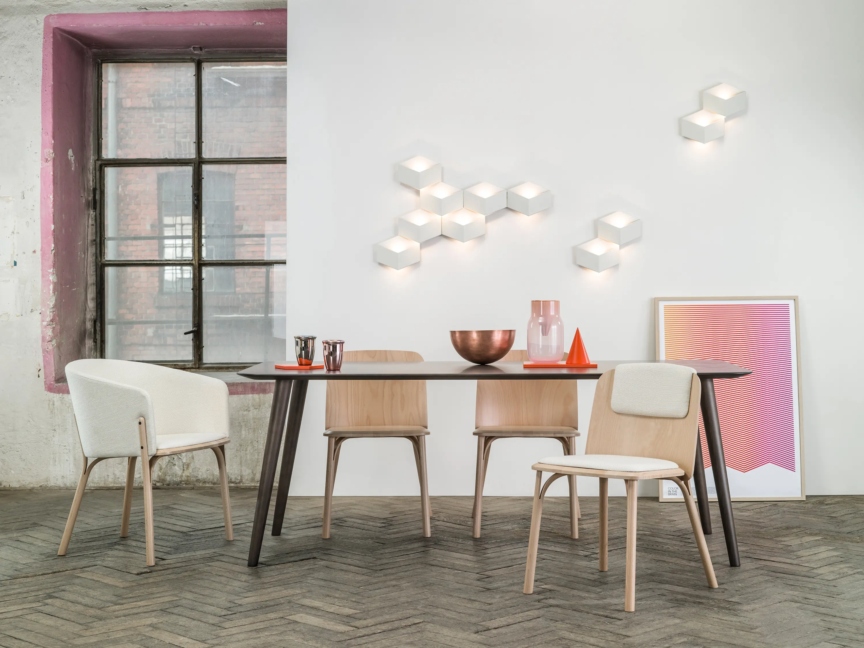 TON A.S. - Bloom Tisch