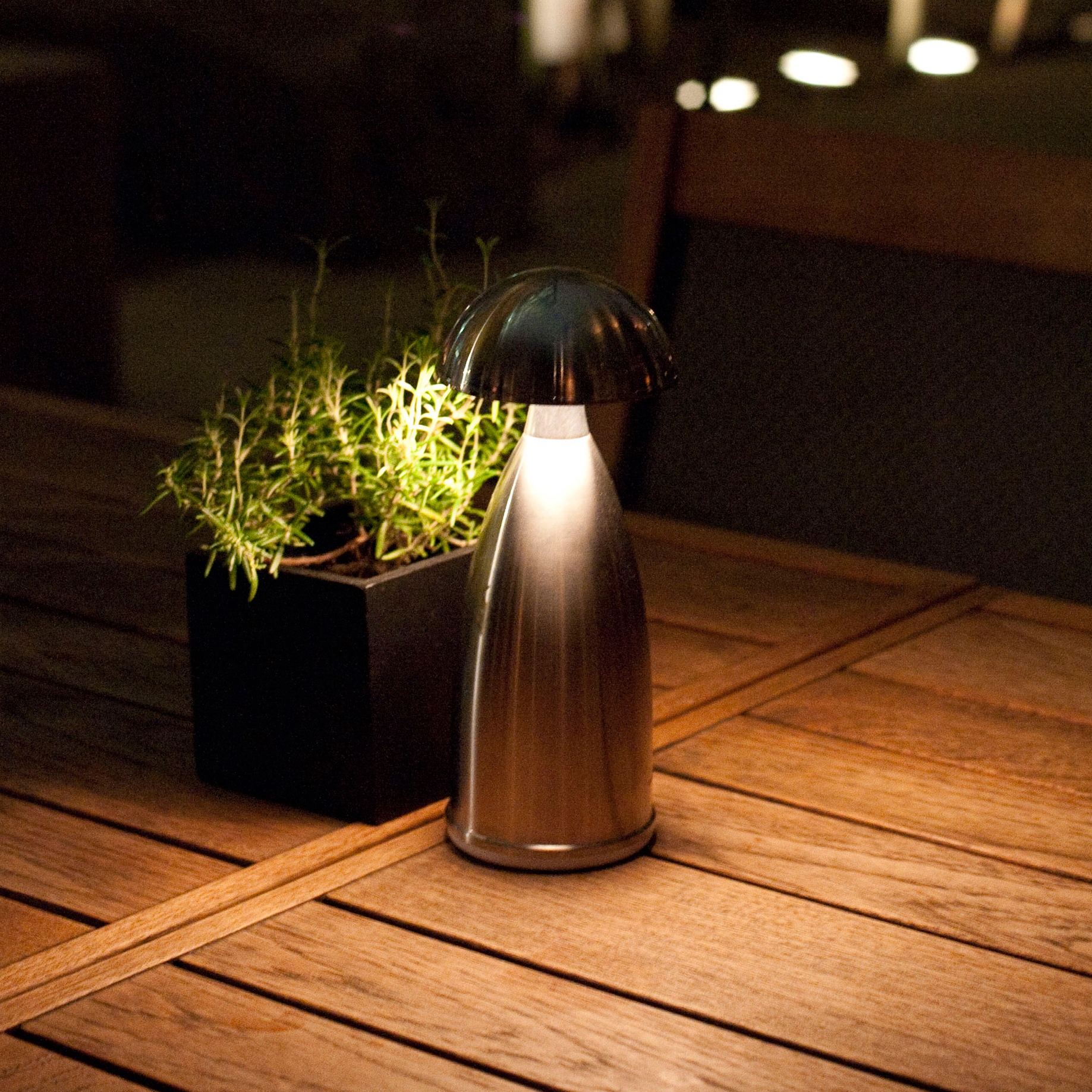 CORDLESS LAMPS