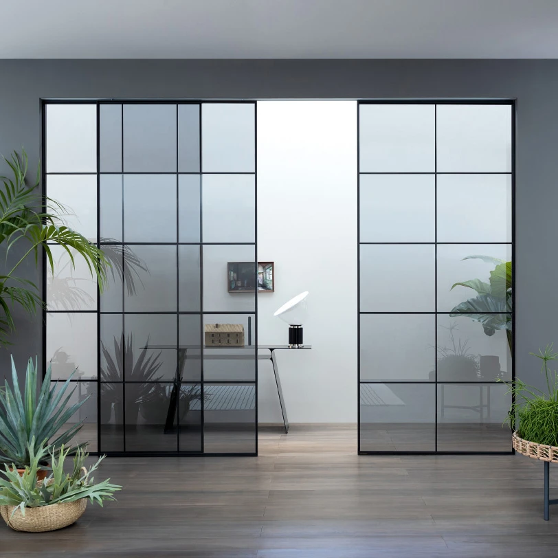 SISTEMAS CORREDIZOS Y PIVOTANTES DE CRISTAL