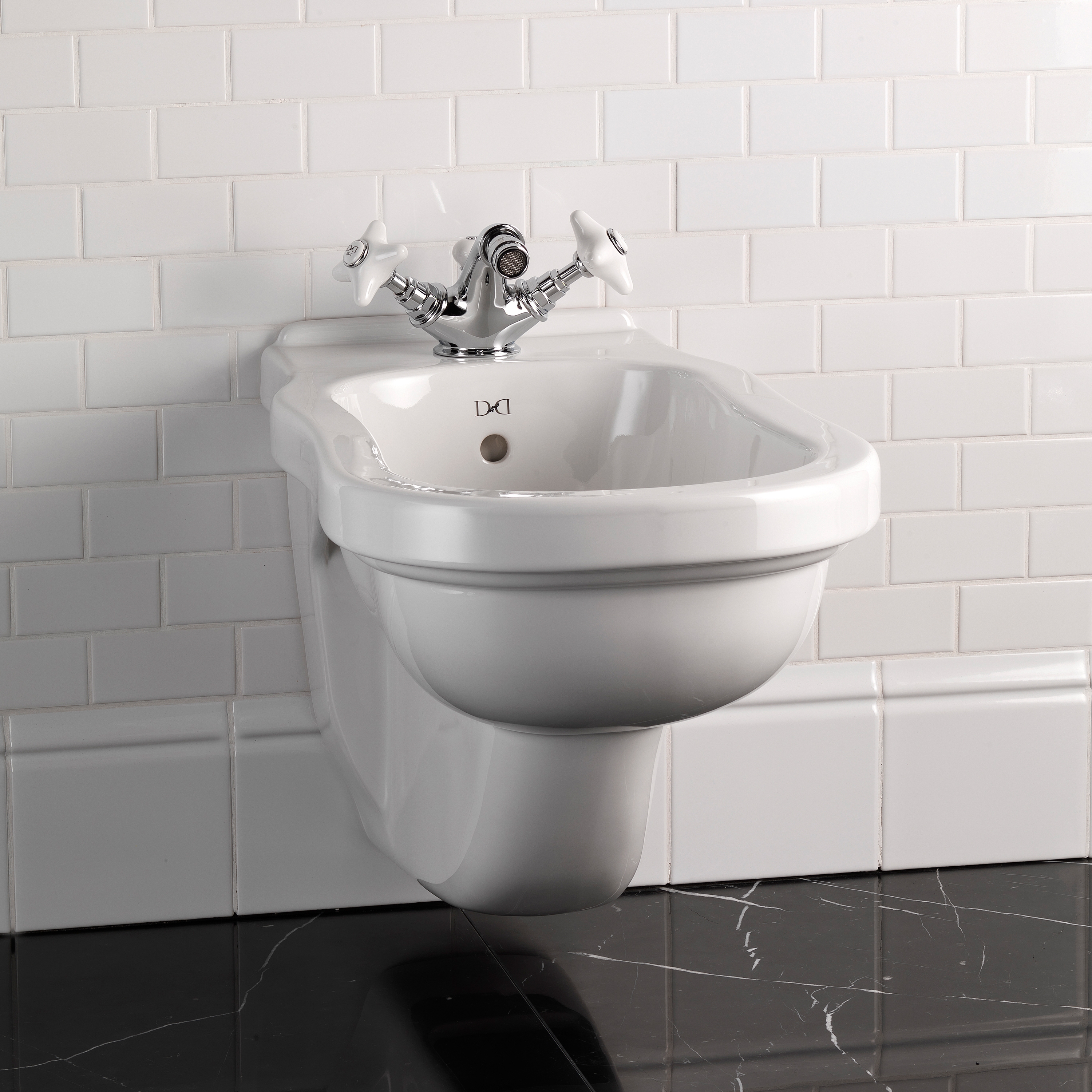 Vertoon produk Blues wall-hung bidet van vervaardiger Devon&Devon