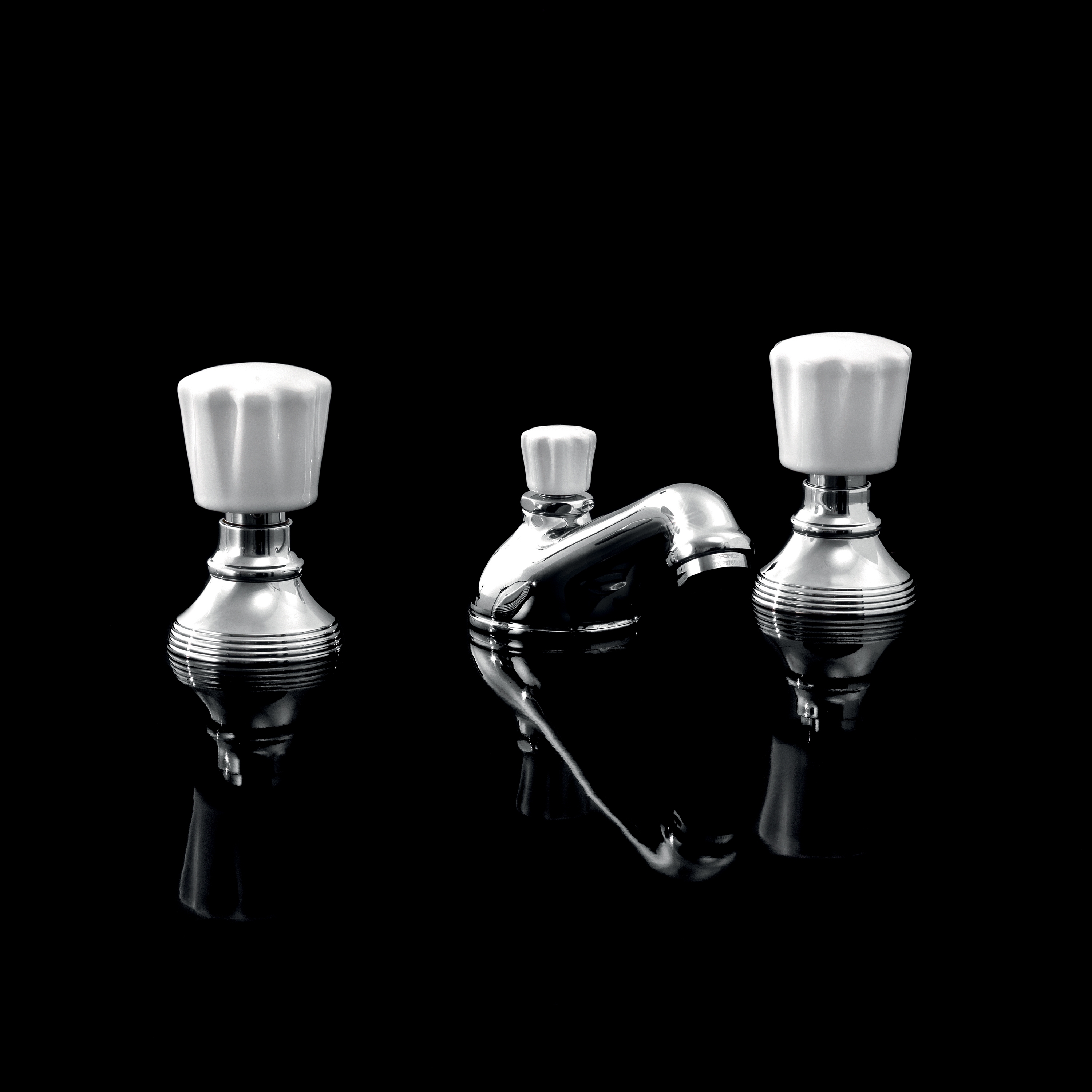 Mostrar el producto Grupo grifones lavabo Morris 3 huecos del fabricante Devon&Devon