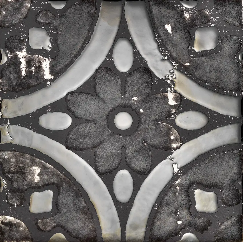Devon&Devon - Flora Tiles | Petunia Black Ground
