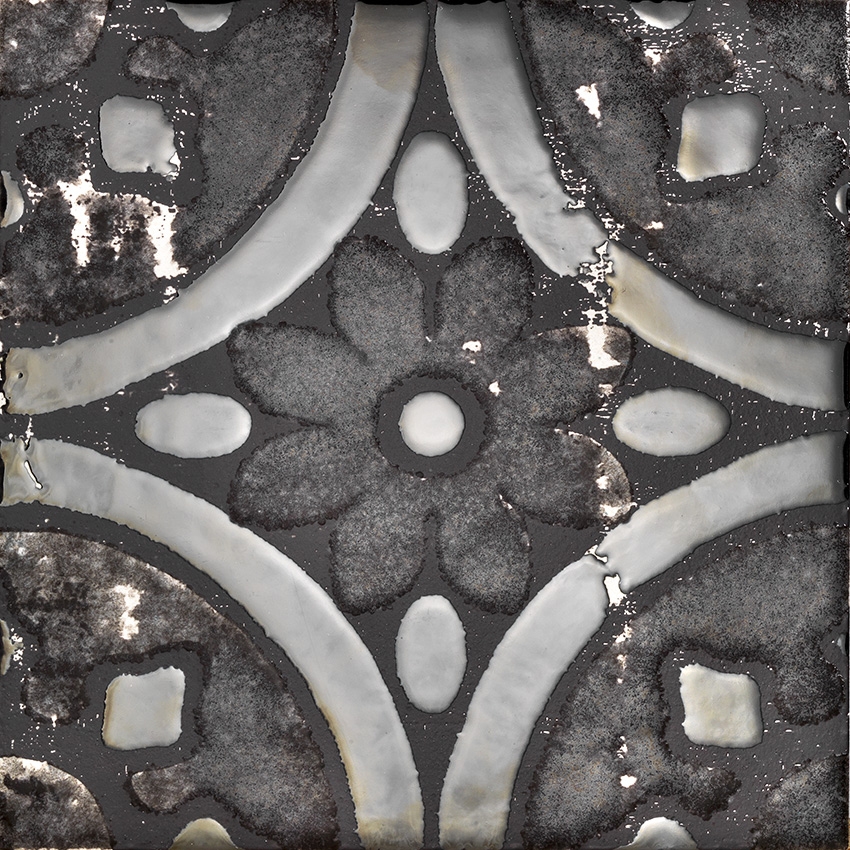 Produkt Flora Tiles | Petunia Black Ground des Herstellers Devon&Devon anzeigen