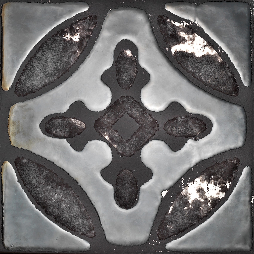 Produkt Flora Tiles | Primrose Black Ground des Herstellers Devon&Devon anzeigen