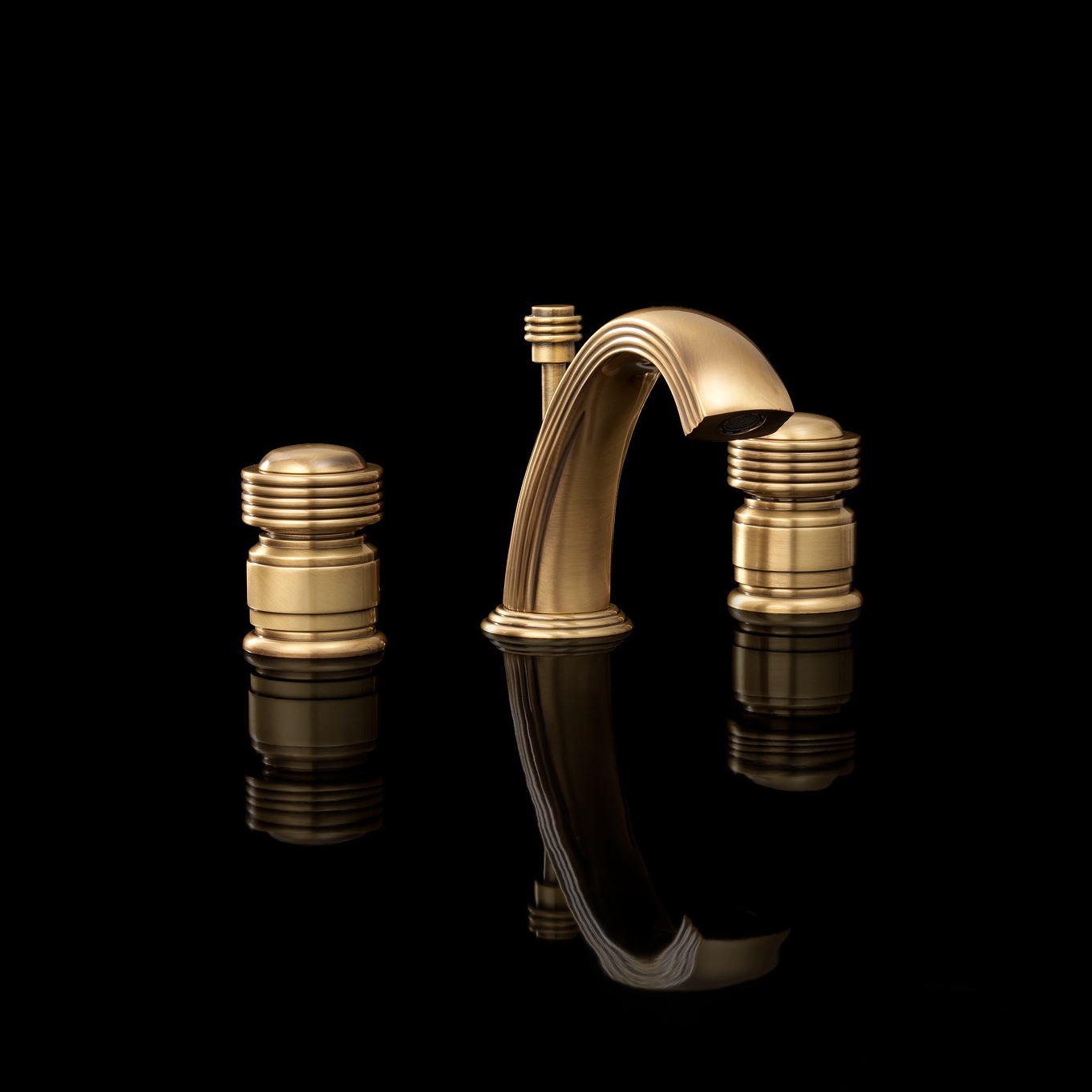 Mostrar el producto Grupo grifones lavabo Royal 3 huecos del fabricante Devon&Devon