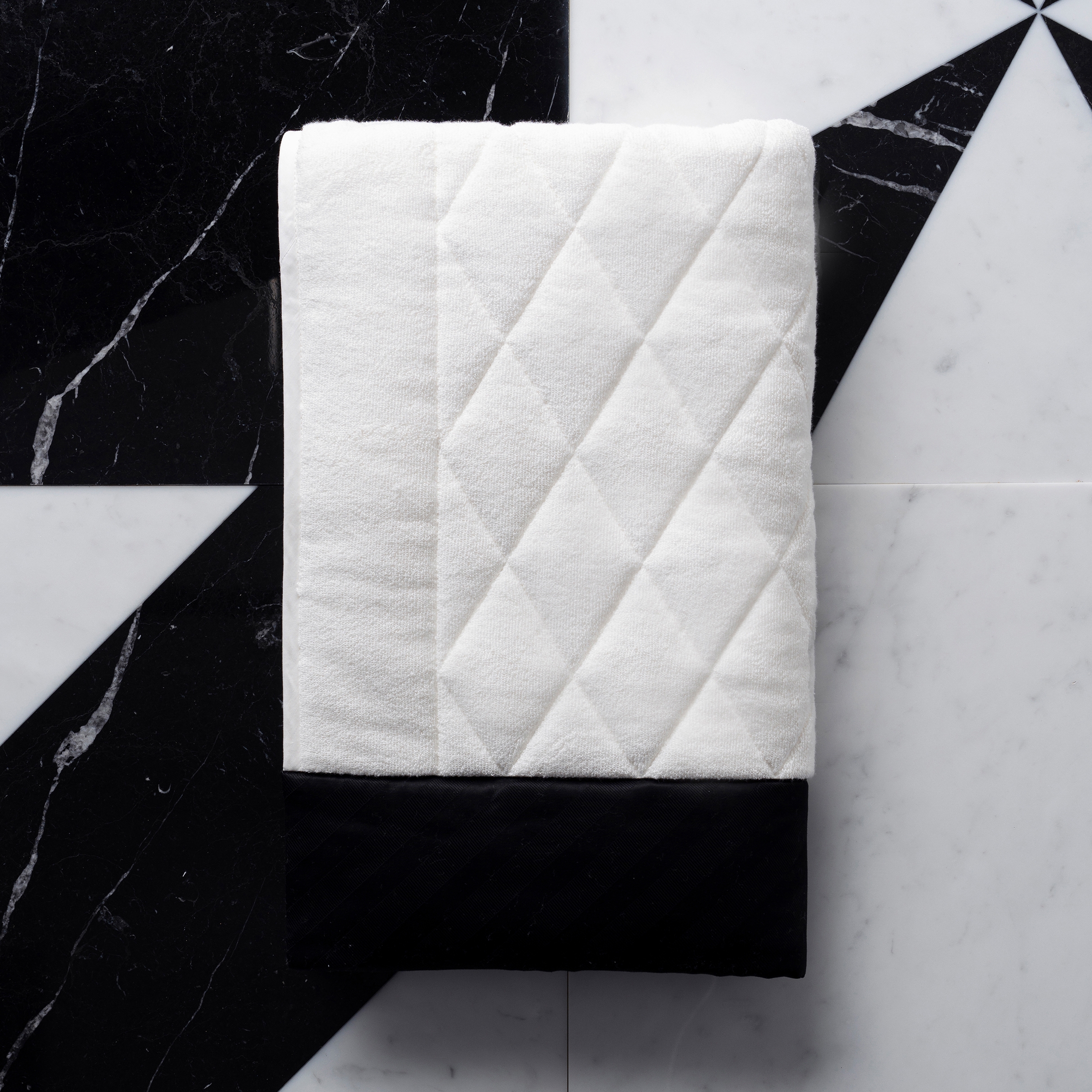 Display product Home Boutique | Plush bath mat from manufacturer Devon&Devon