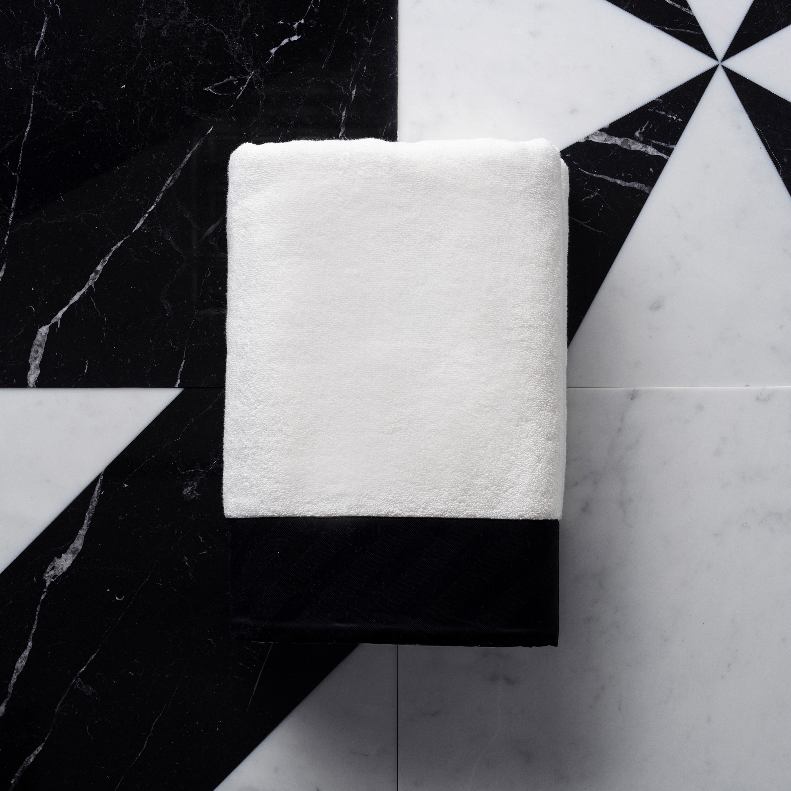 Display product Home Boutique | Plush bath sheet from manufacturer Devon&Devon