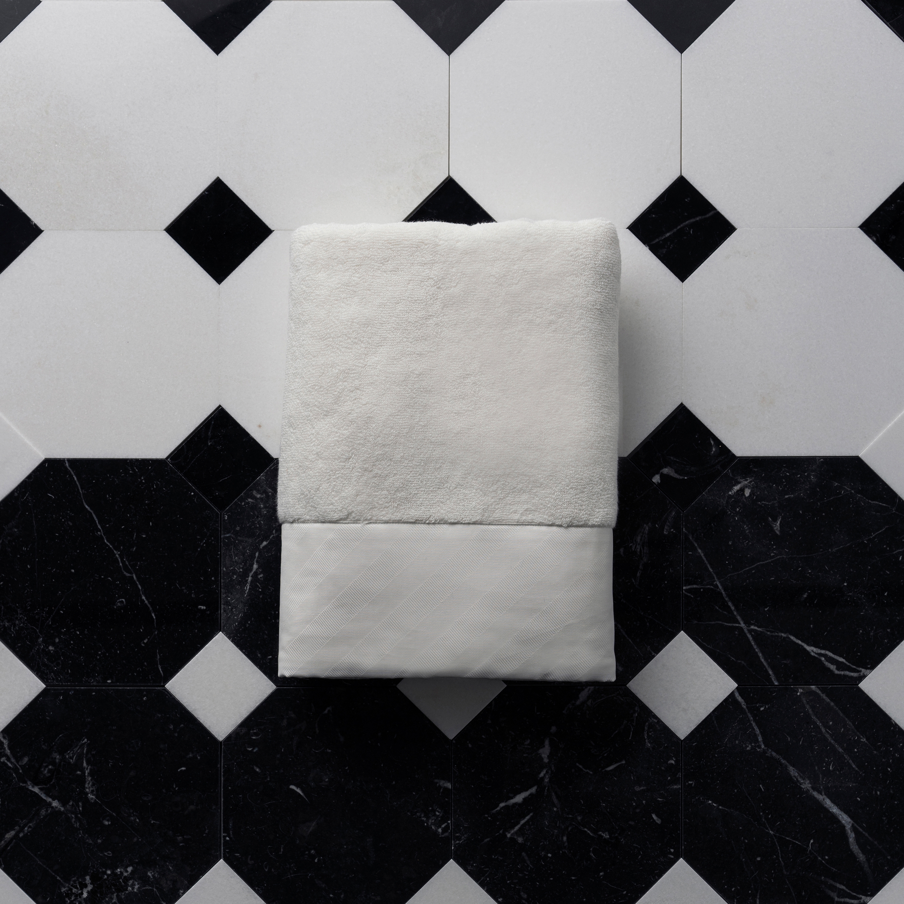 Display product Home Boutique | Plush hand towel from manufacturer Devon&Devon