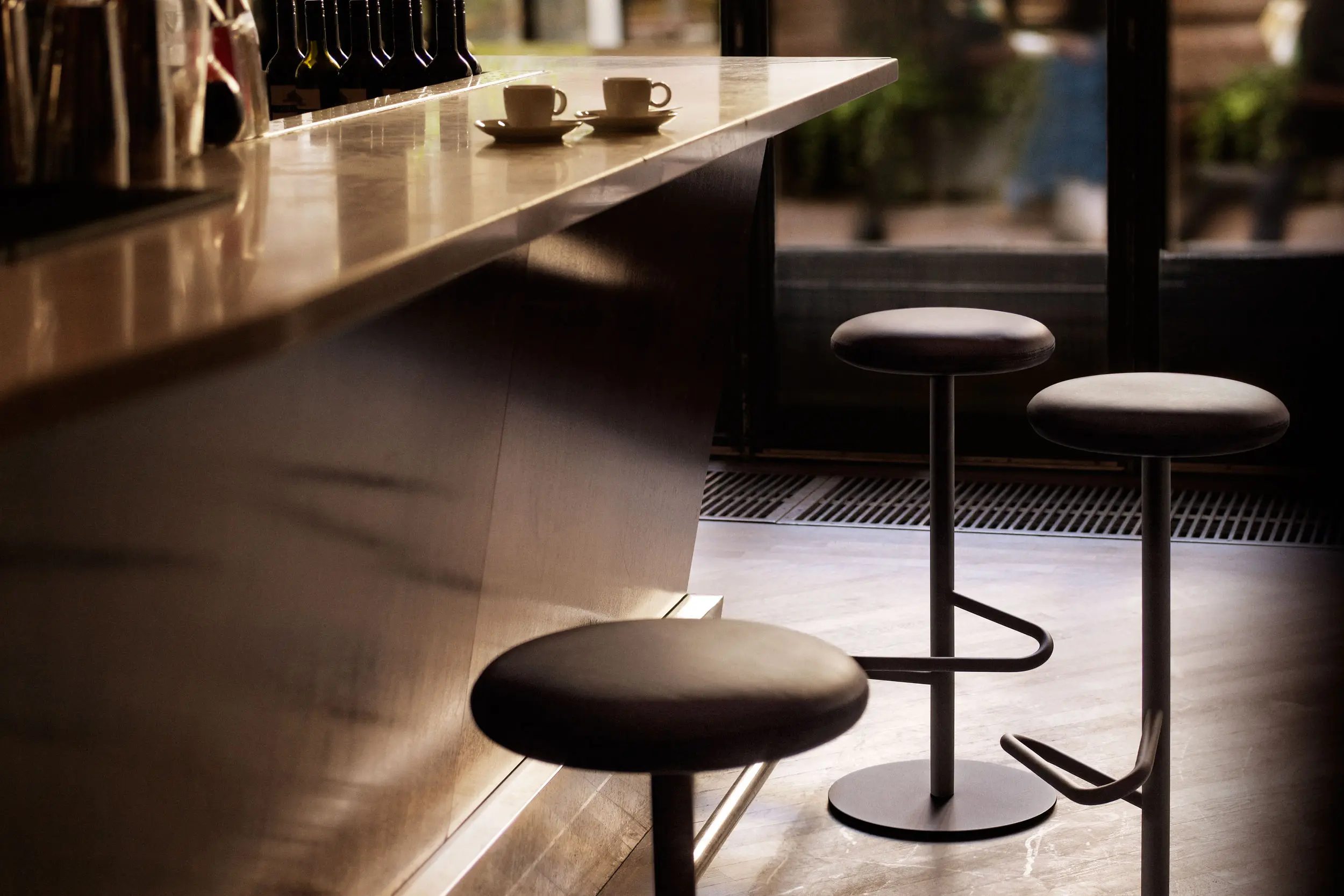 Massproductions - Odette Table