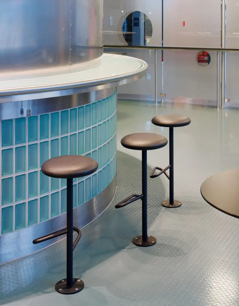 Massproductions - Odette Table