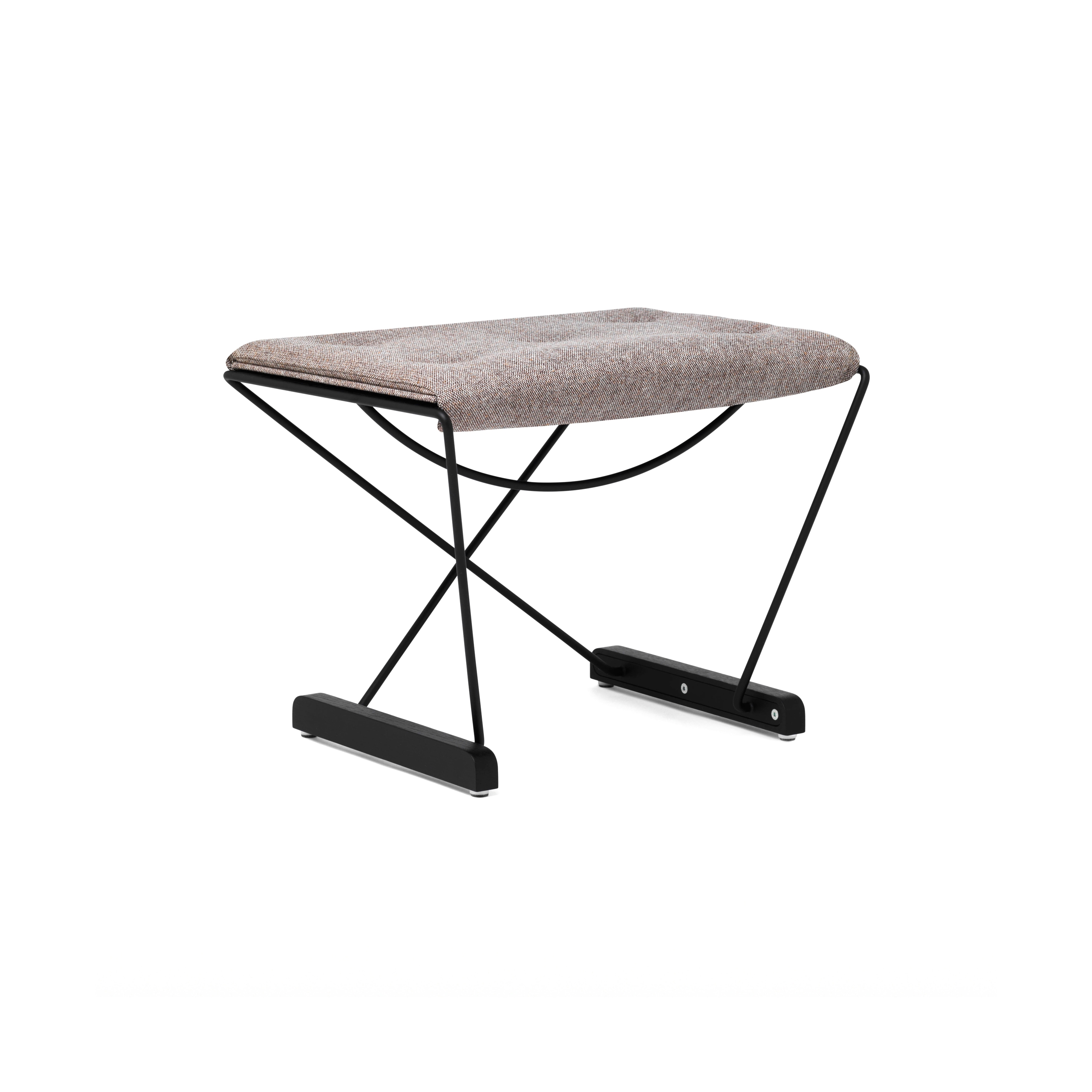 Afficher le produit Spark Foot Stool du fabricant Massproductions