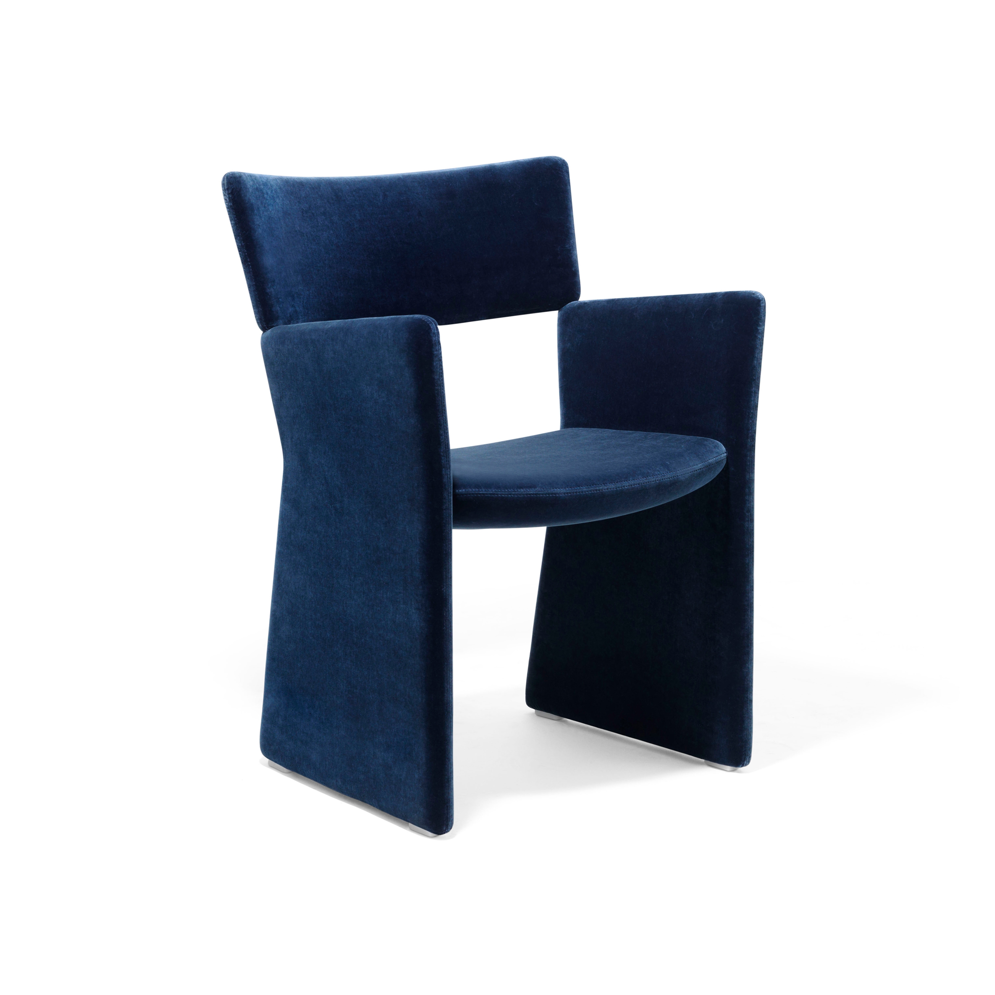 Afficher le produit Crown Armchair du fabricant Massproductions