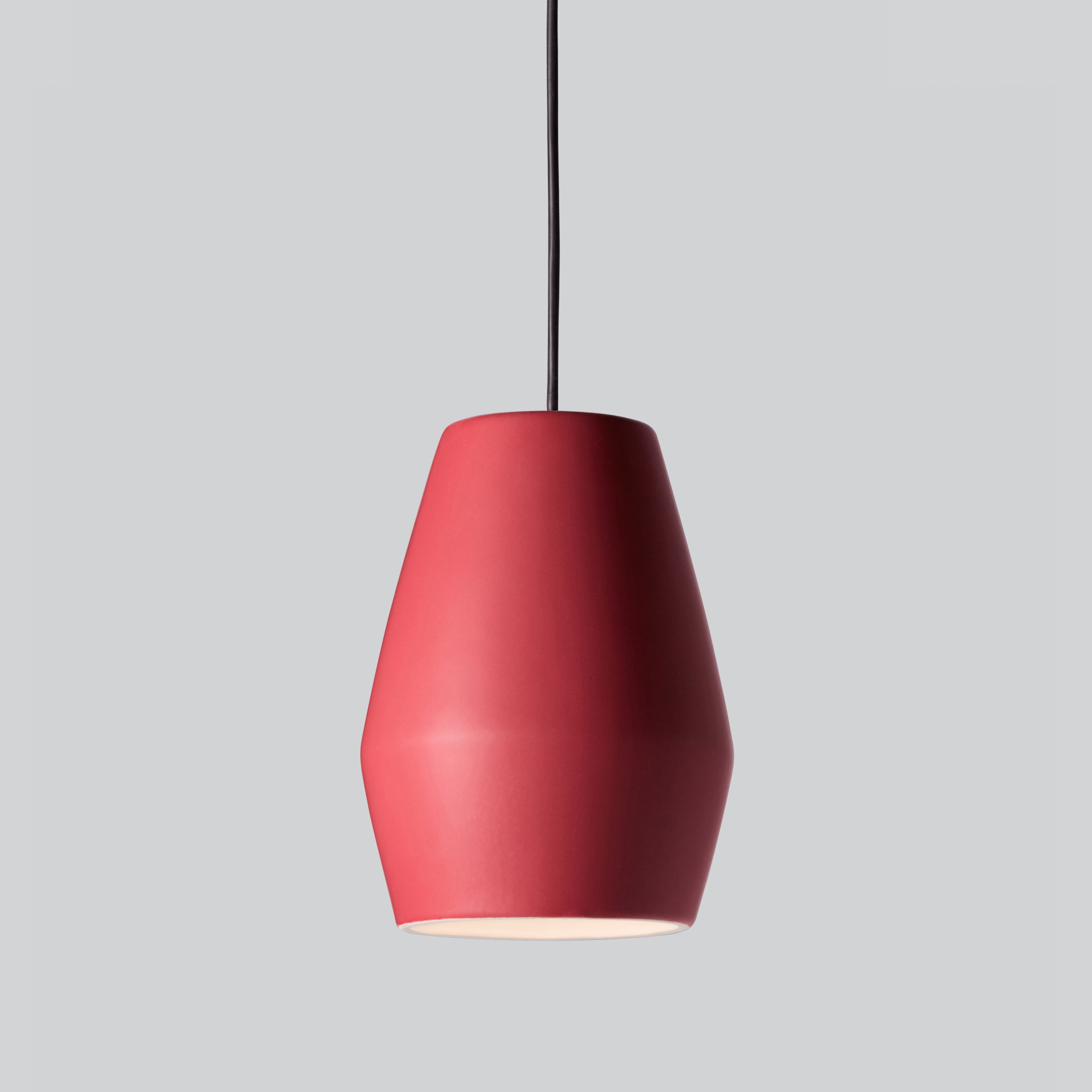 Afficher le produit Bell pendant light in porcelain, burgundy matt du fabricant Northern