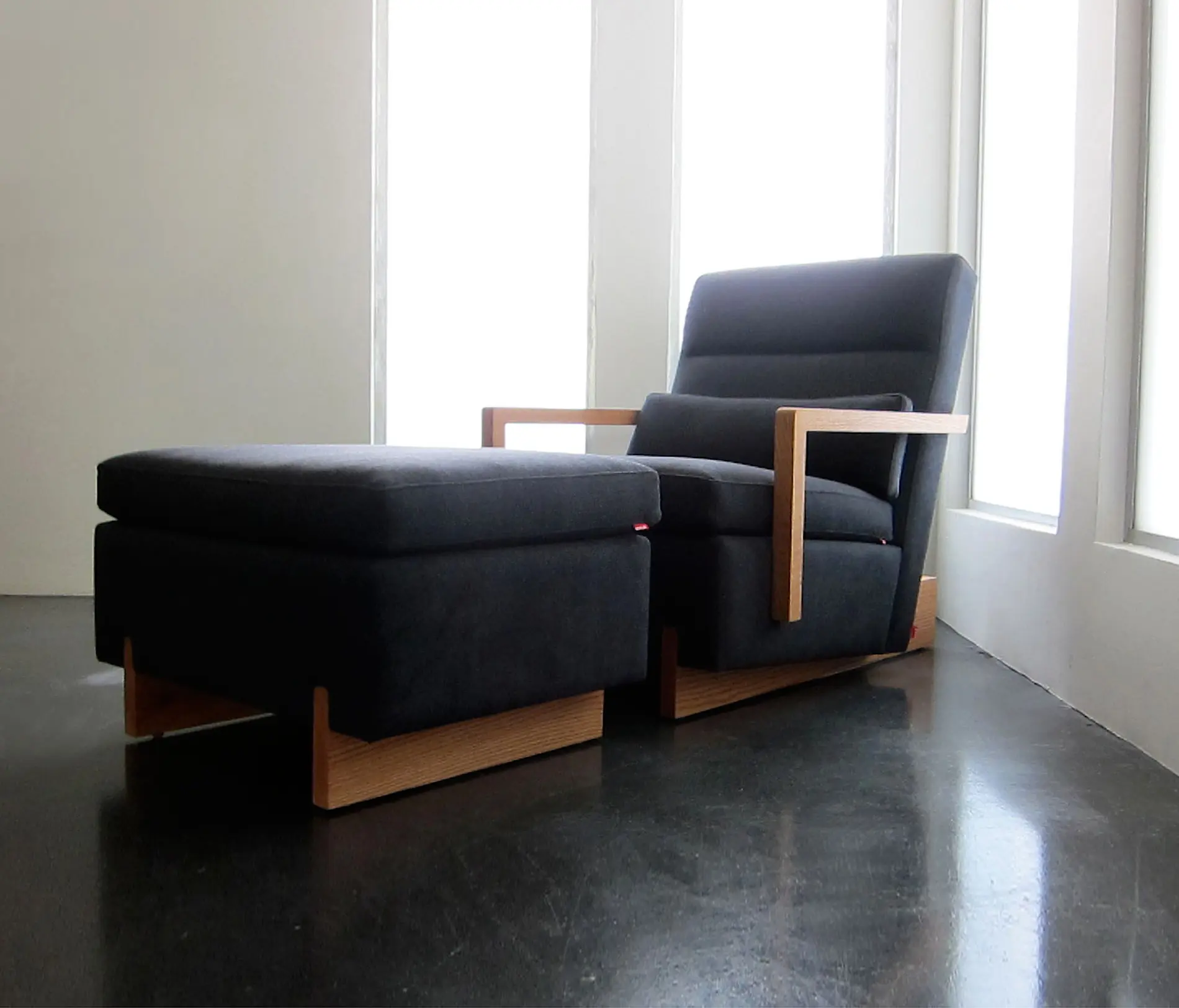 Phase Design - Trax Chair with Arms