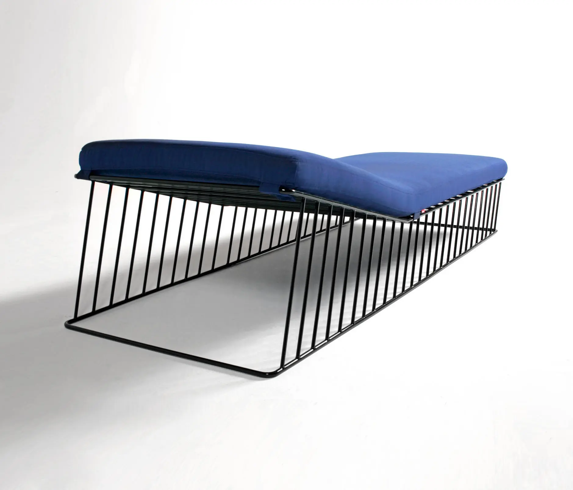 Phase Design - Wired Italic Chaise