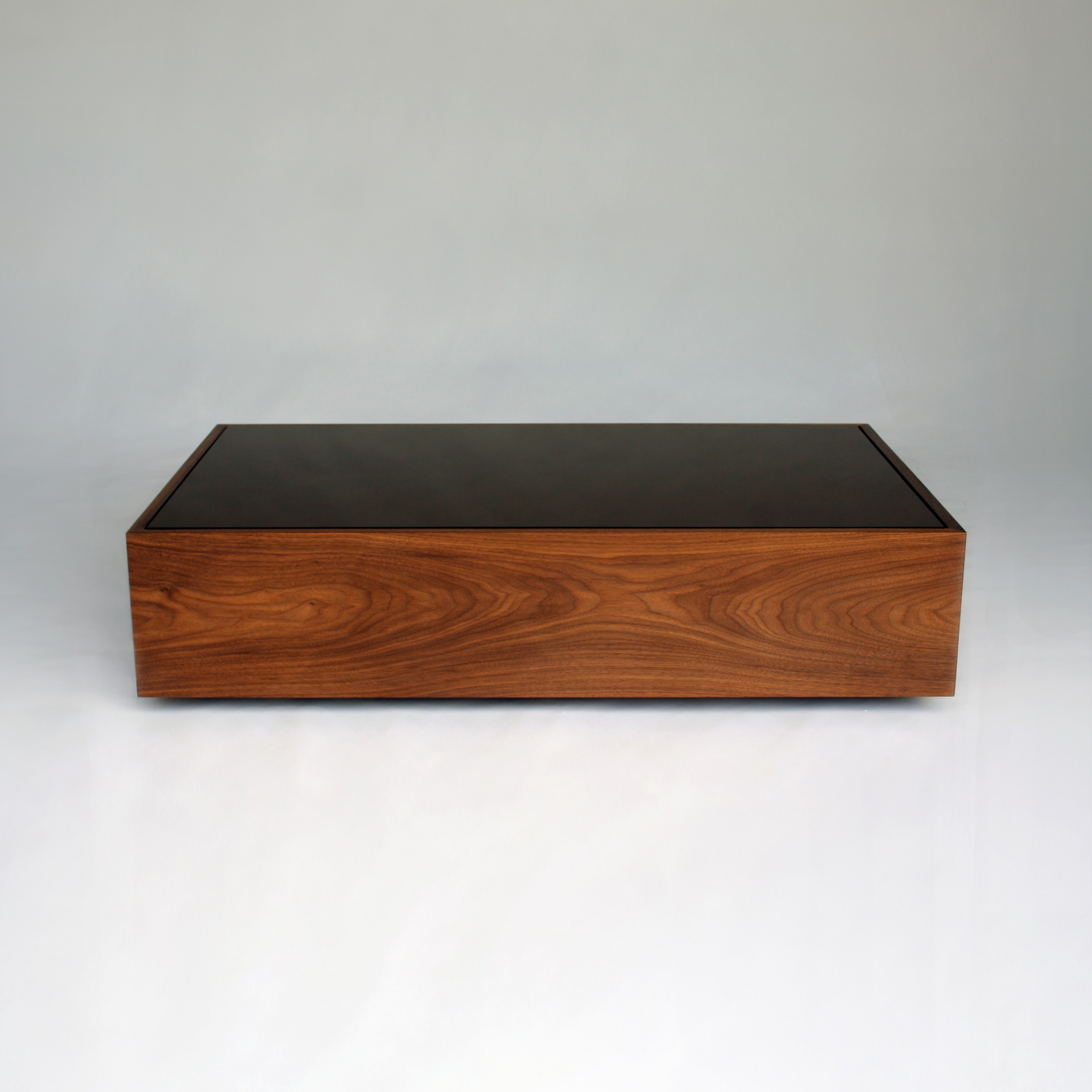 Display product Narcissist Table from manufacturer Phase Design