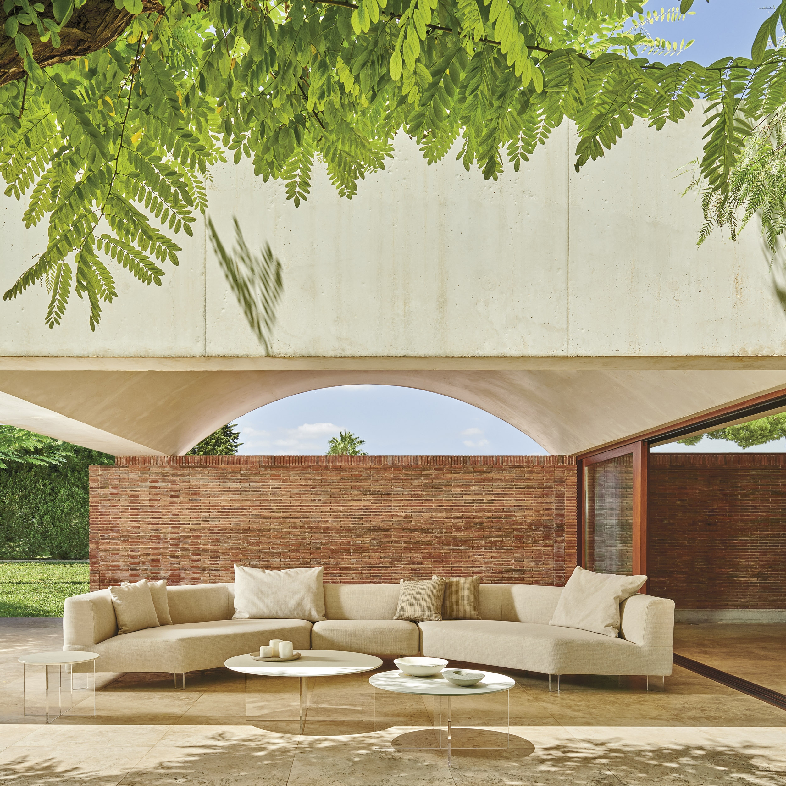 Display product Belt Air modular sofa from manufacturer Varaschin