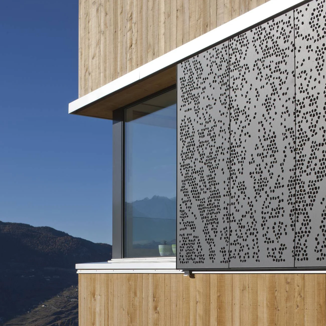 SHADING AND SLIDING ELEMENTS