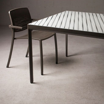 Afficher le produit Avivo Tables & Chairs du fabricant Forms+Surfaces®