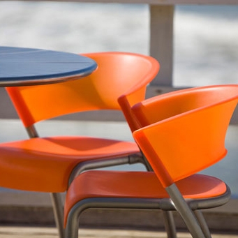 Afficher le produit Bantam Chair du fabricant Forms+Surfaces®